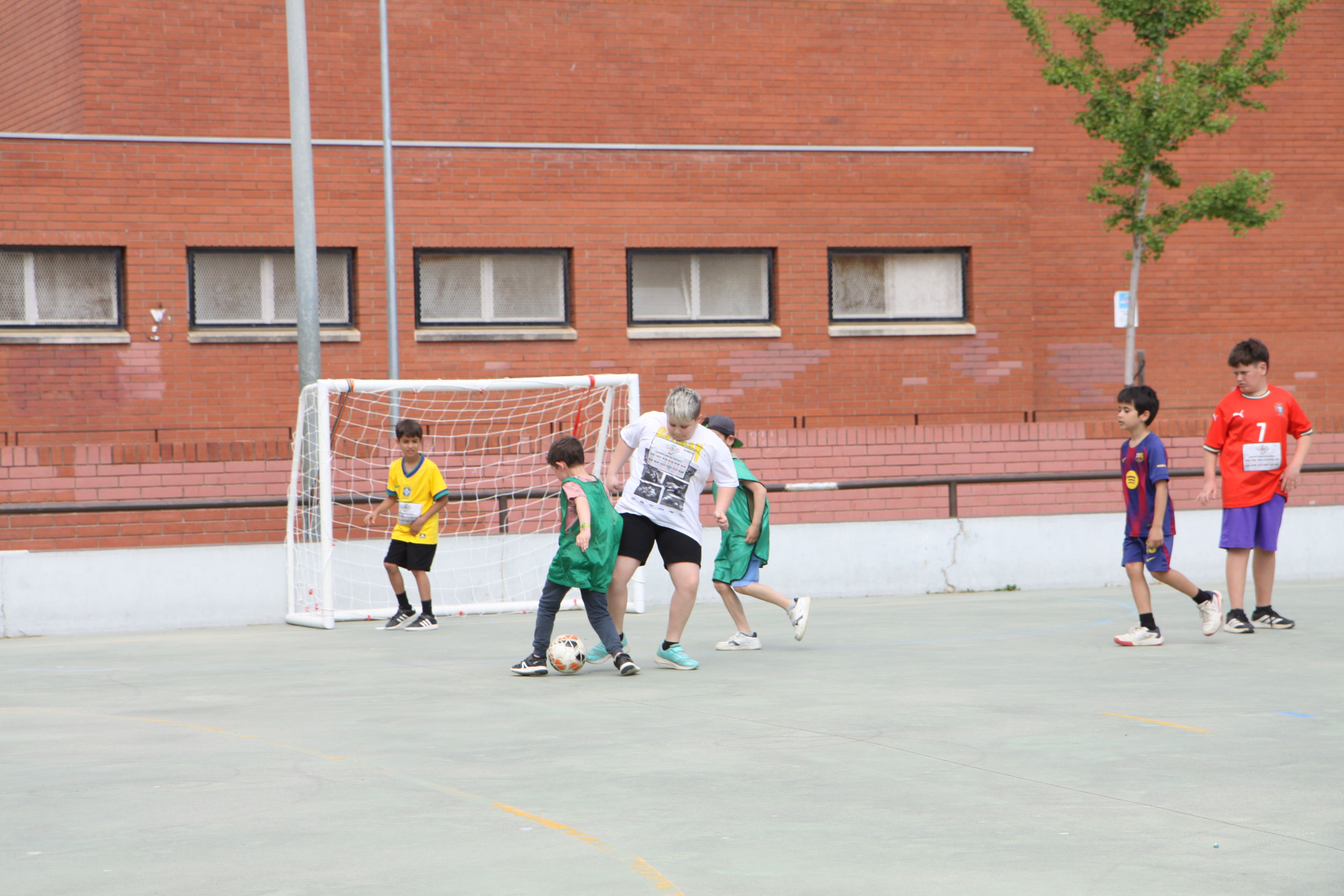 Futbol durant la 4a Festa de l'Esport Inclusiu. Foto: Laia Jubany