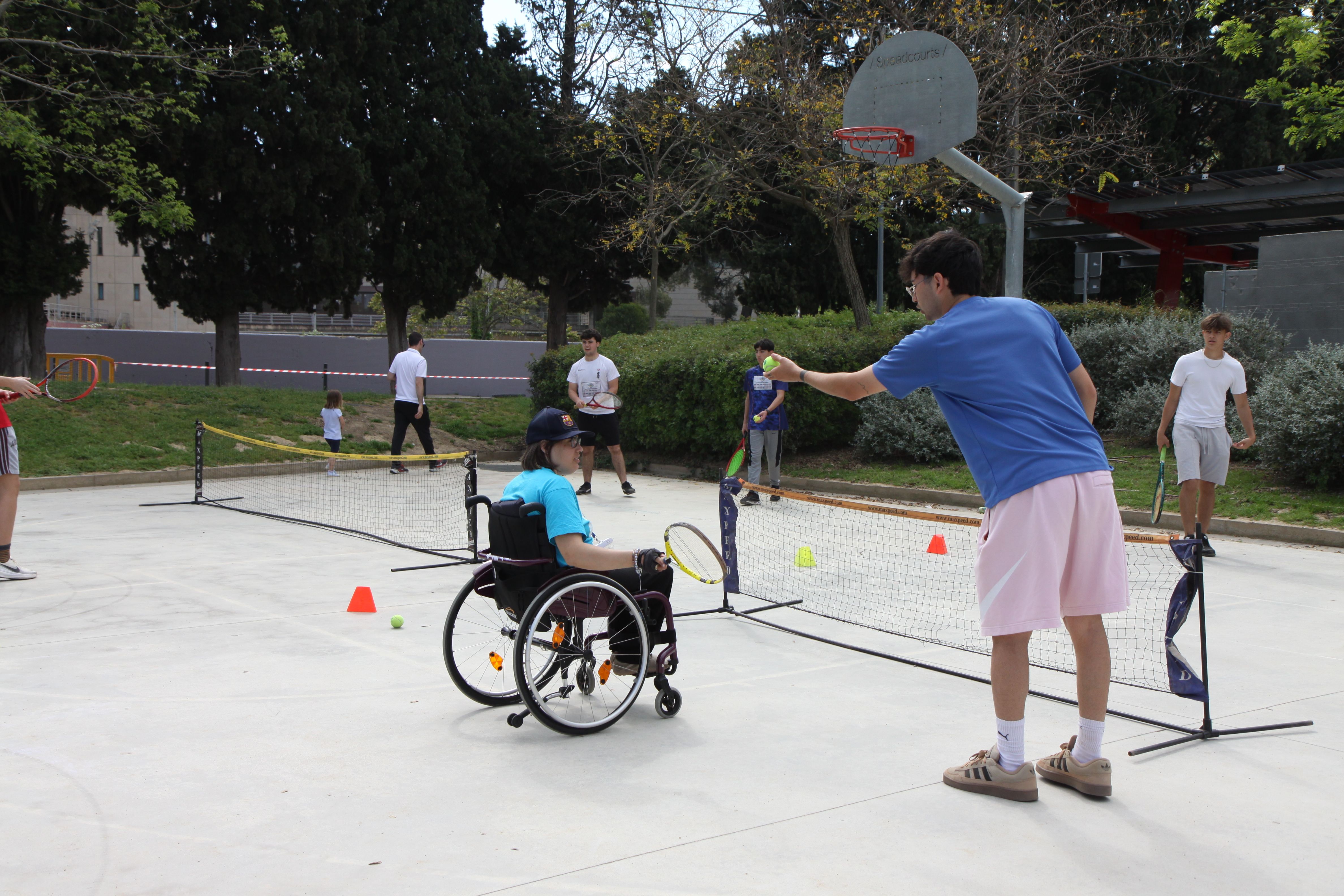 Tennis durant la 4a Festa de l'Esport Inclusiu. Foto: Laia Jubany