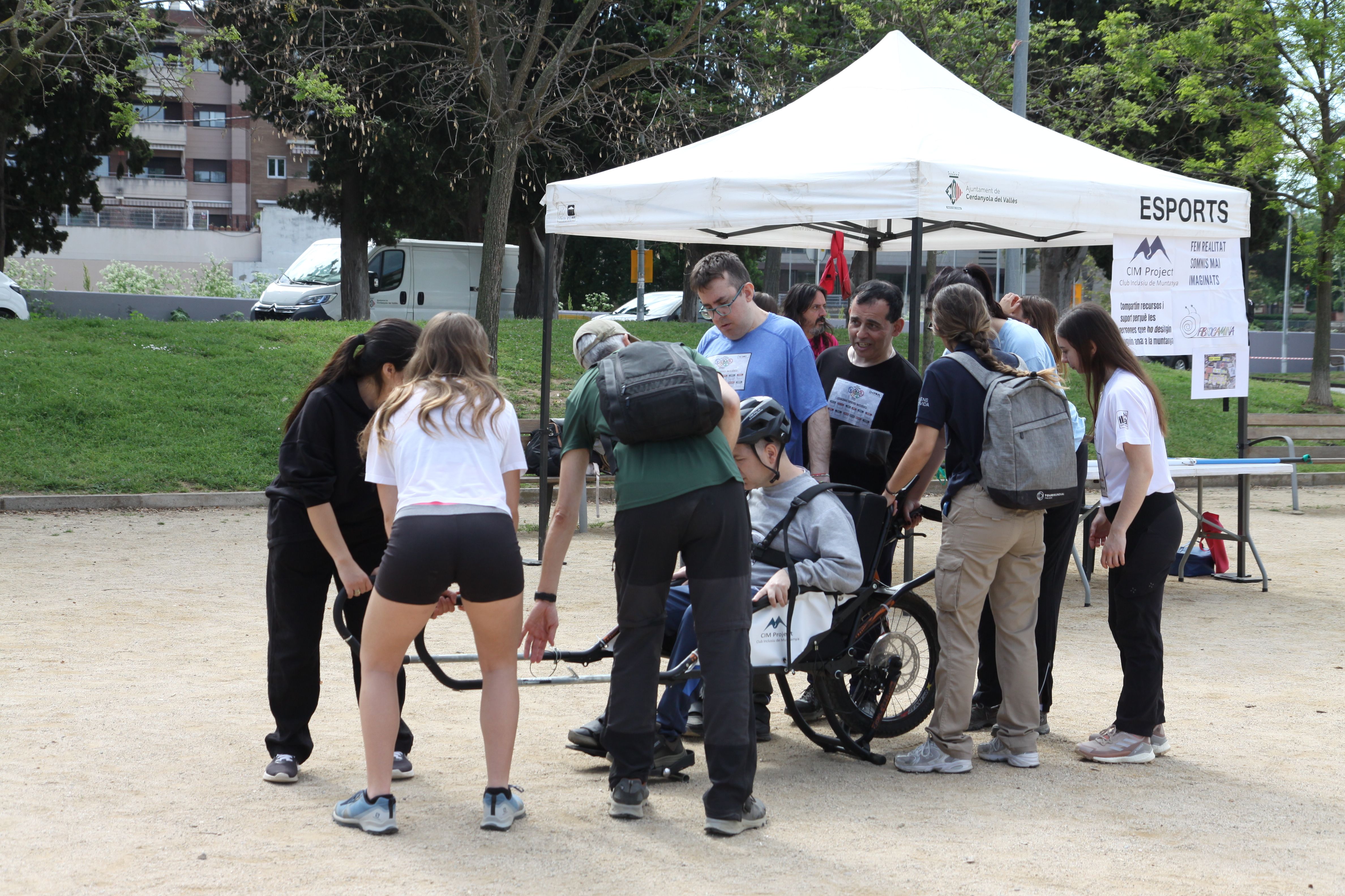 Alpinisme adaptat durant la 4a Festa de l'Esport Inclusiu. Foto: Laia Jubany