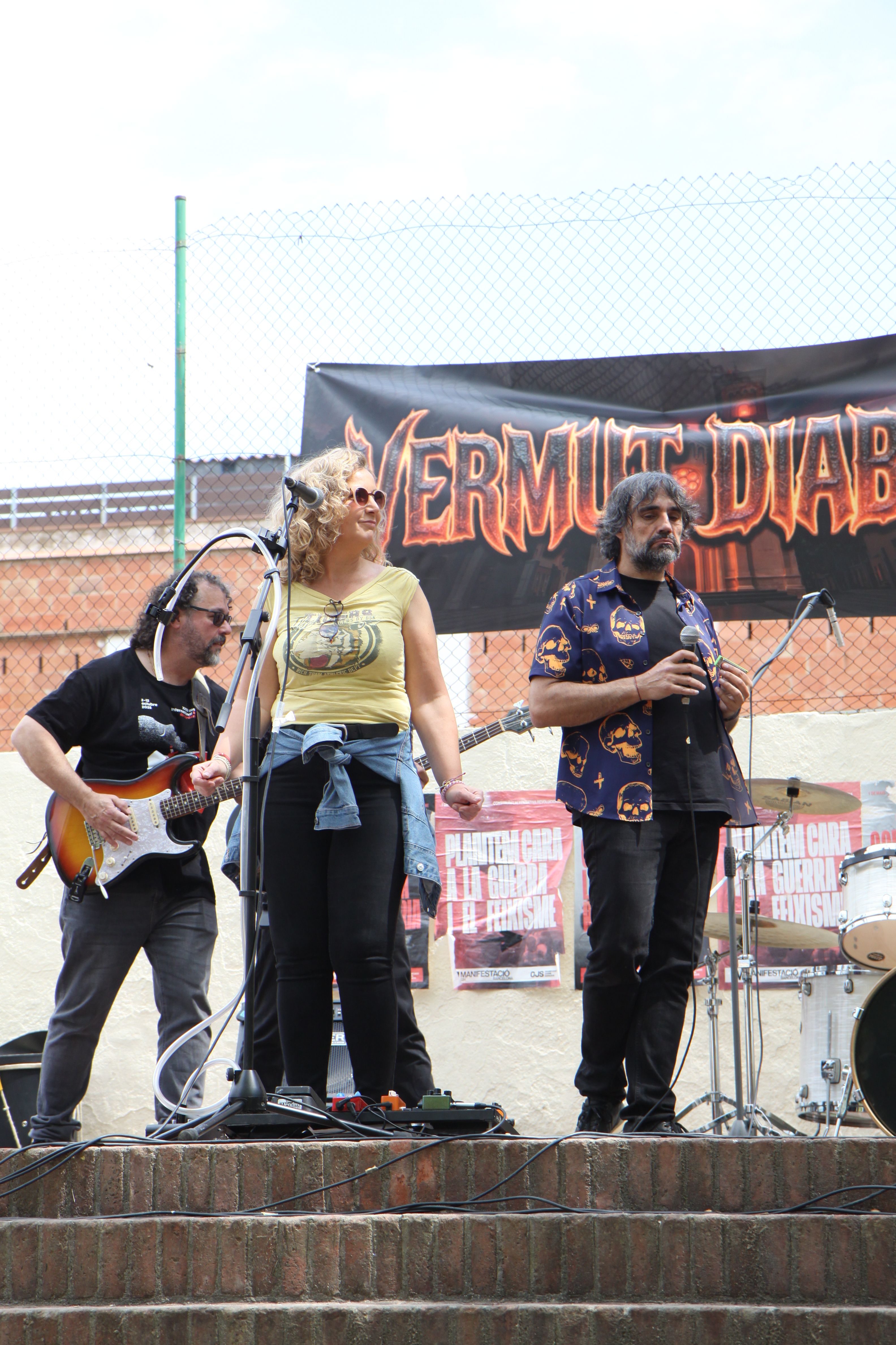  El primer Vermut Diabòlic omple la plaça Jaume Grau de xerinola. Foto: Laia Jubany