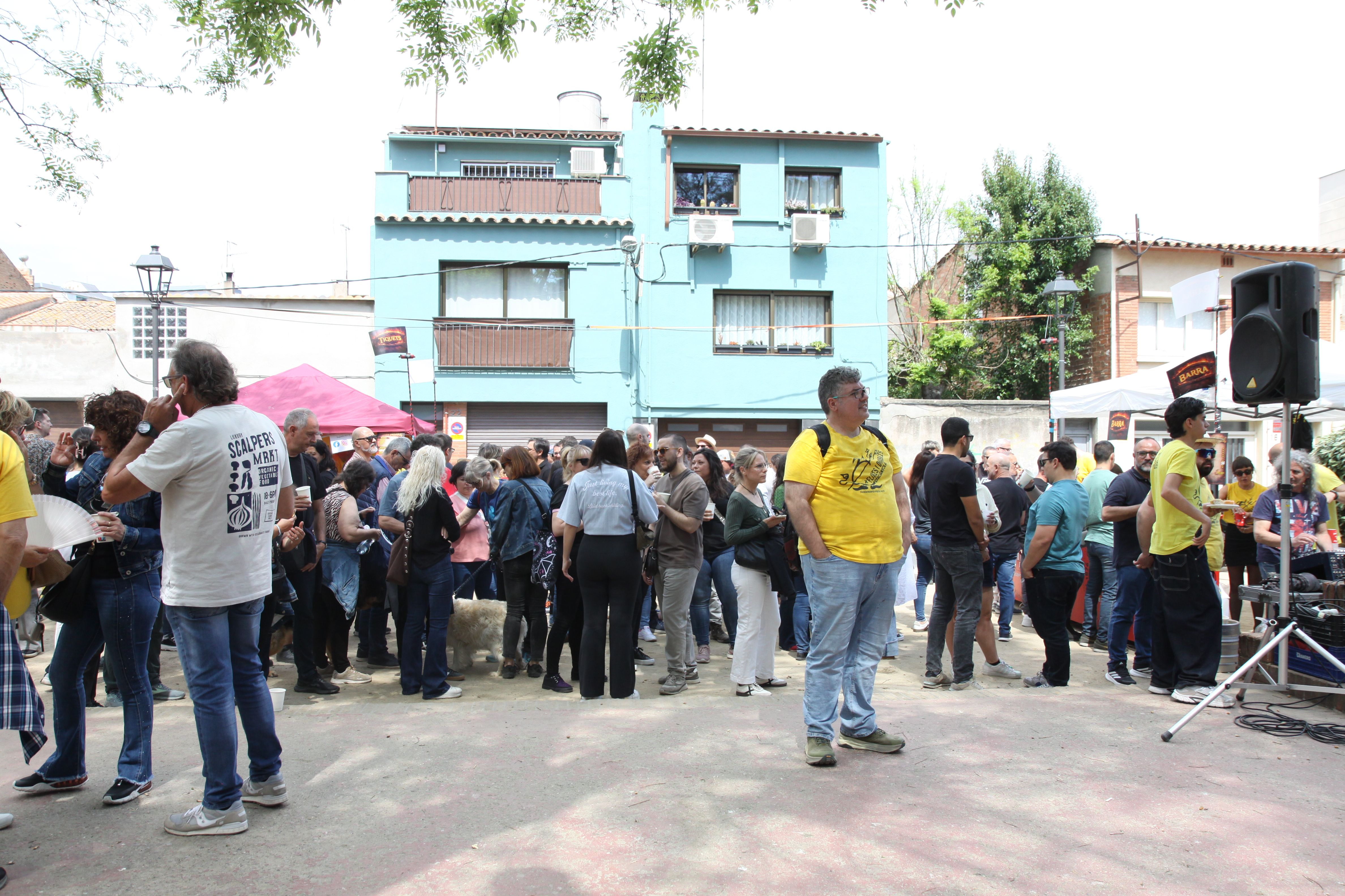  El primer Vermut Diabòlic omple la plaça Jaume Grau de xerinola. Foto: Laia Jubany