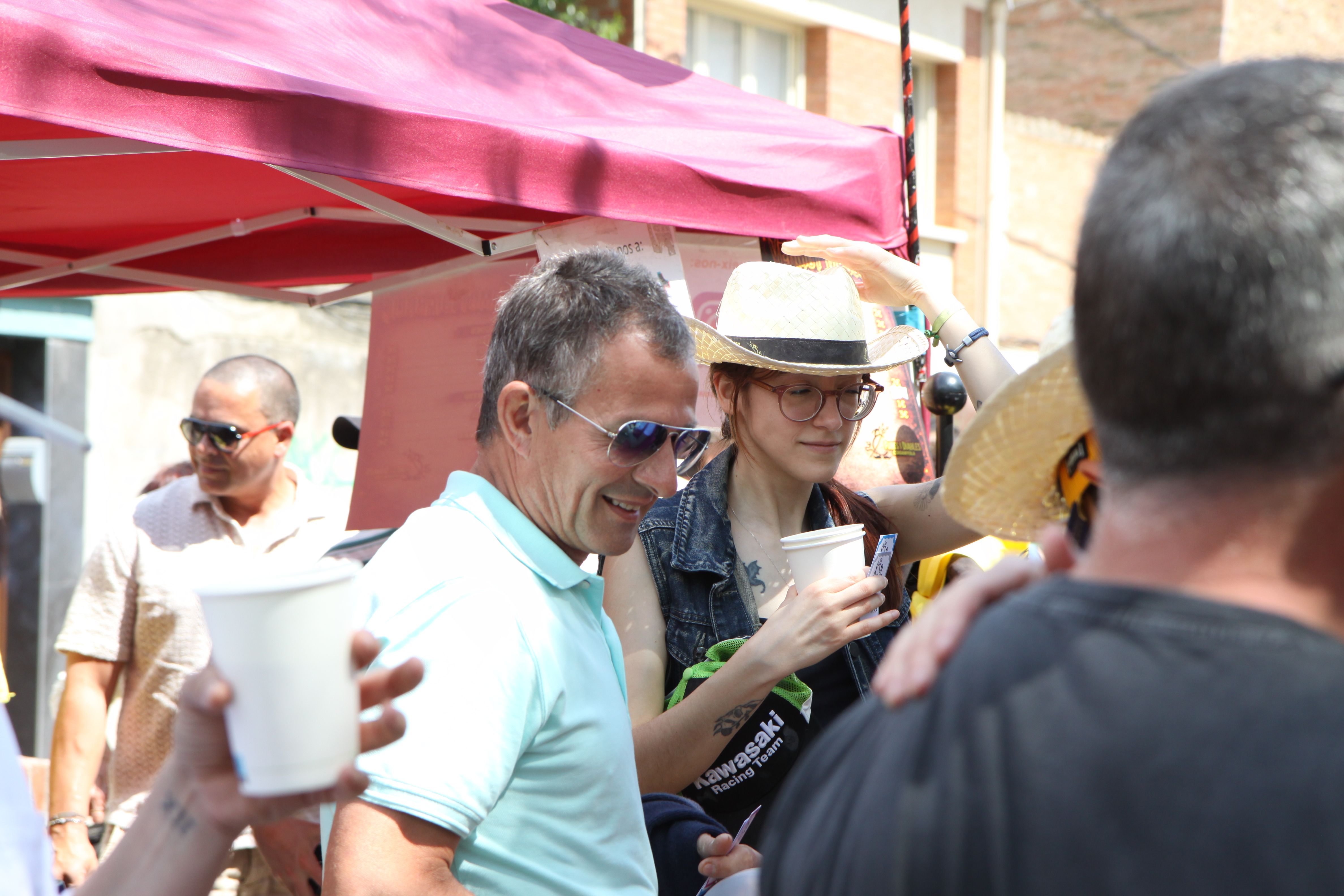  El primer Vermut Diabòlic omple la plaça Jaume Grau de xerinola. Foto: Laia Jubany