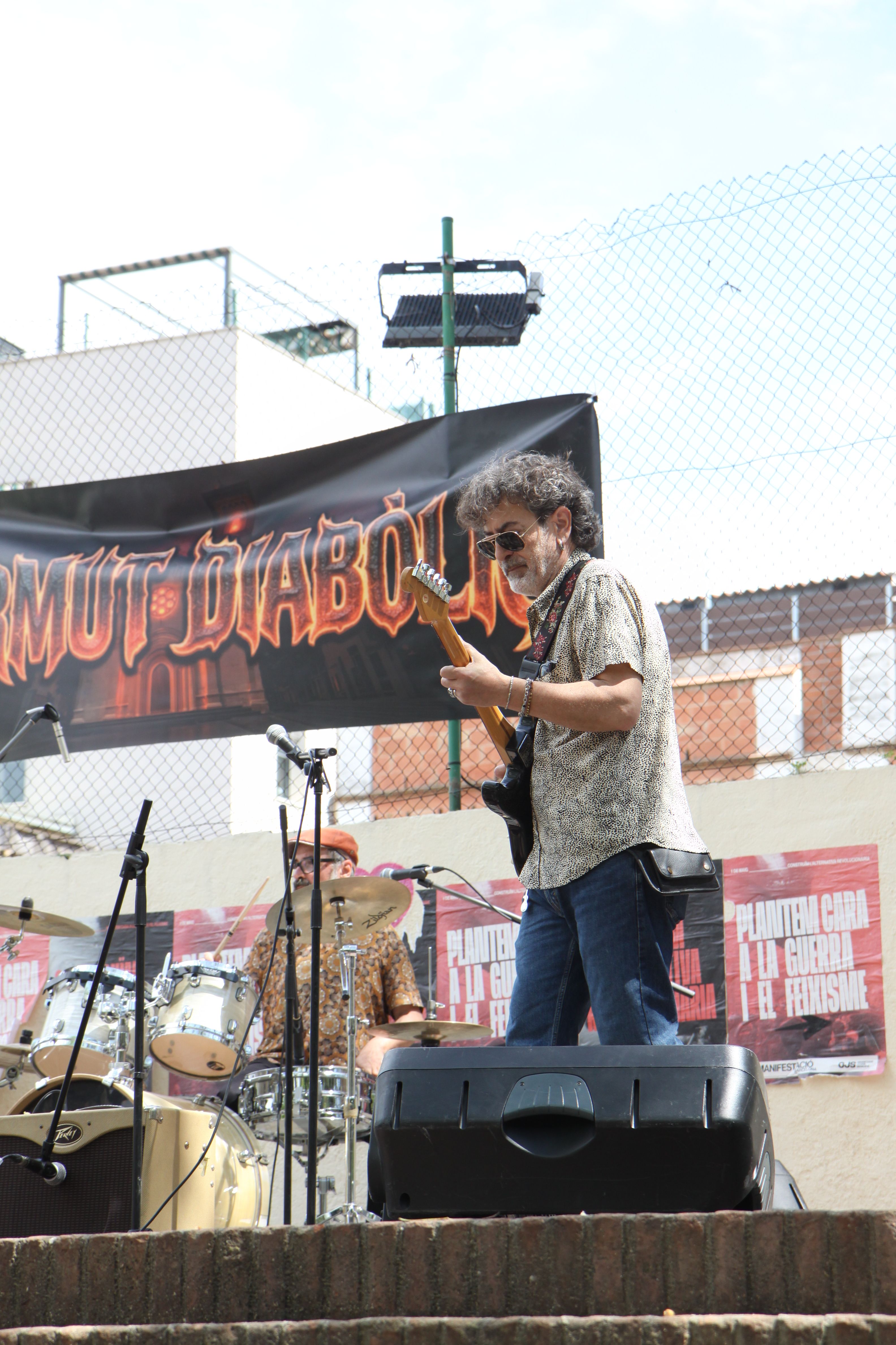  El primer Vermut Diabòlic omple la plaça Jaume Grau de xerinola. Foto: Laia Jubany