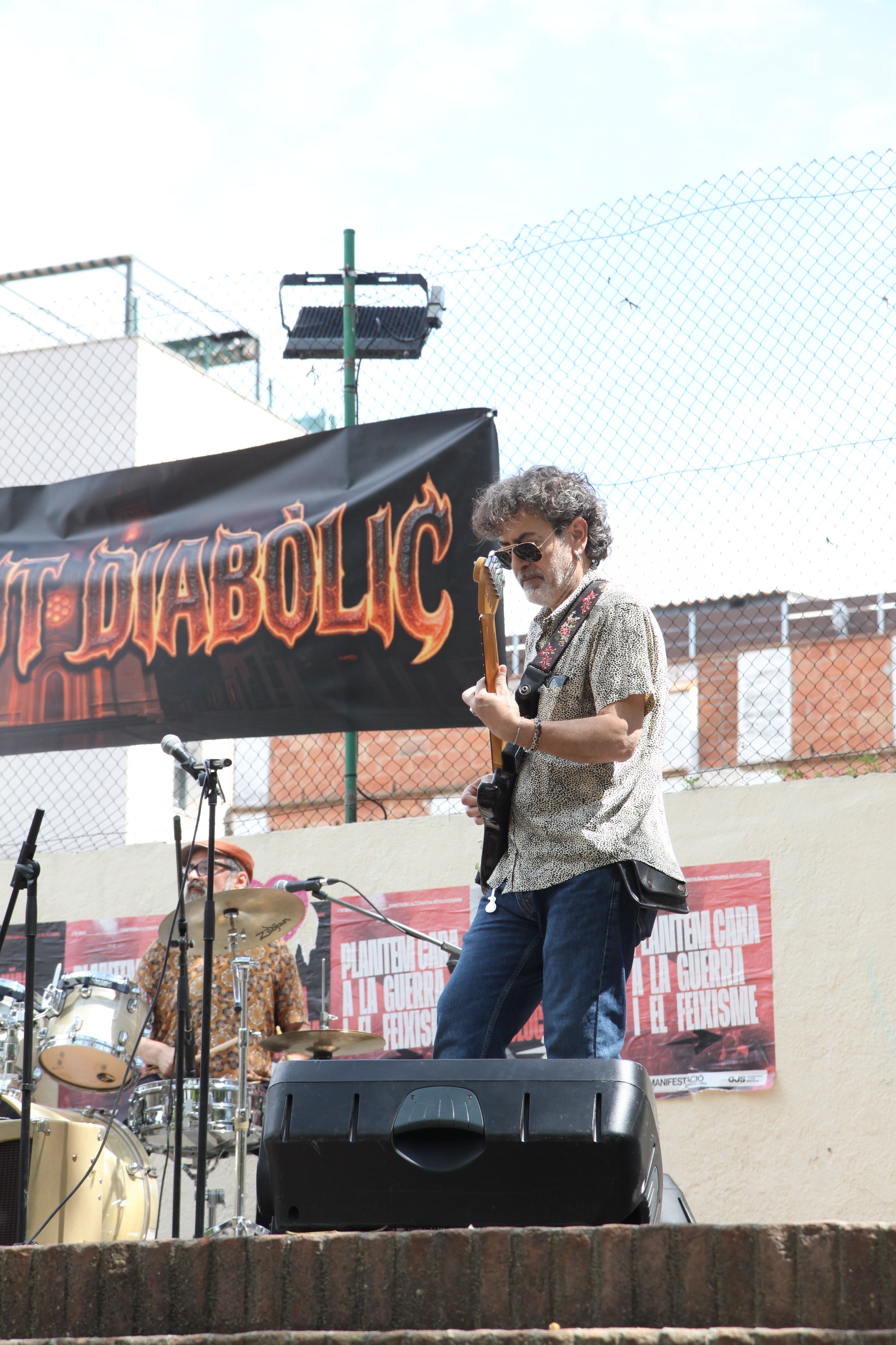  El primer Vermut Diabòlic omple la plaça Jaume Grau de xerinola. Foto: Laia Jubany