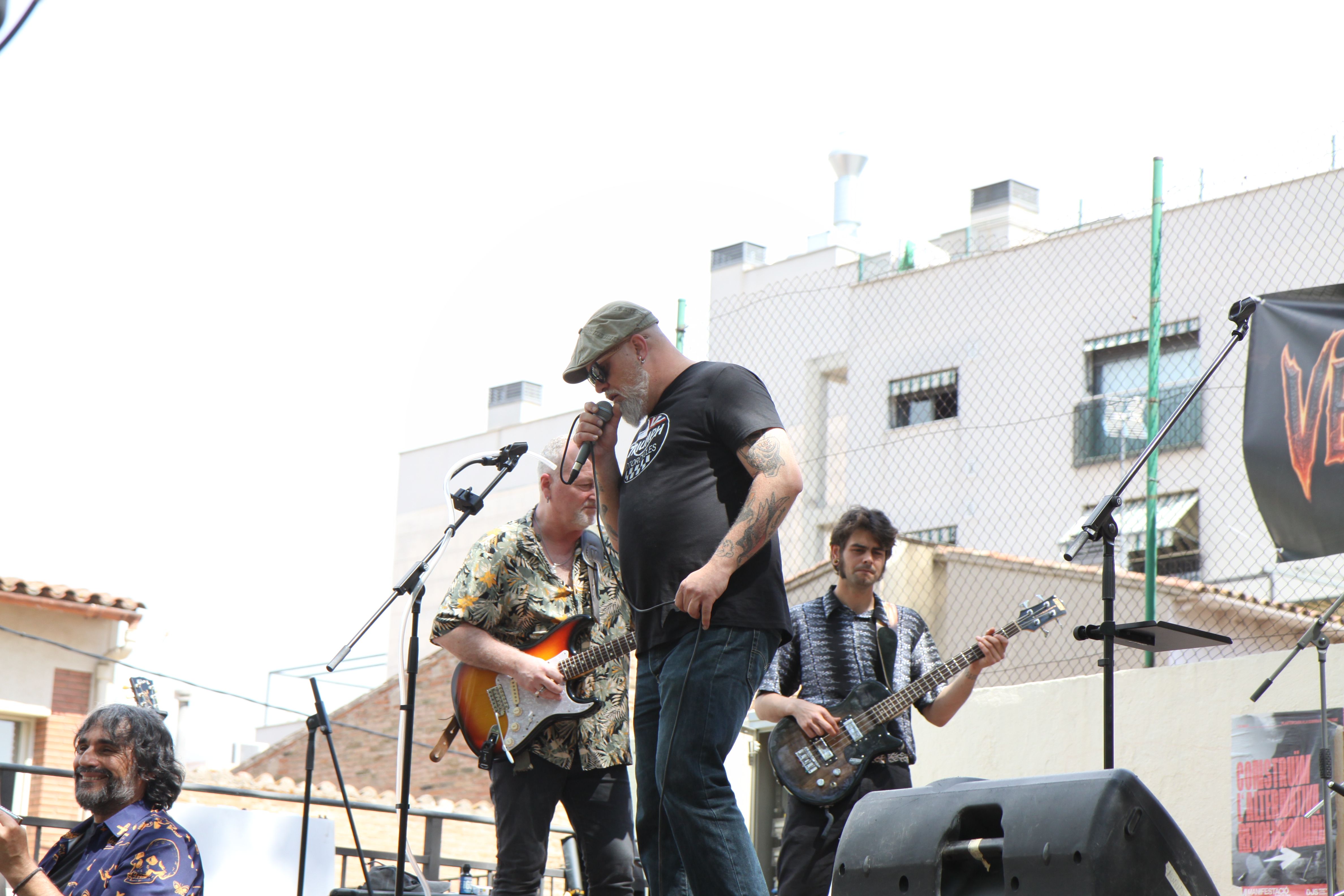  El primer Vermut Diabòlic omple la plaça Jaume Grau de xerinola. Foto: Laia Jubany