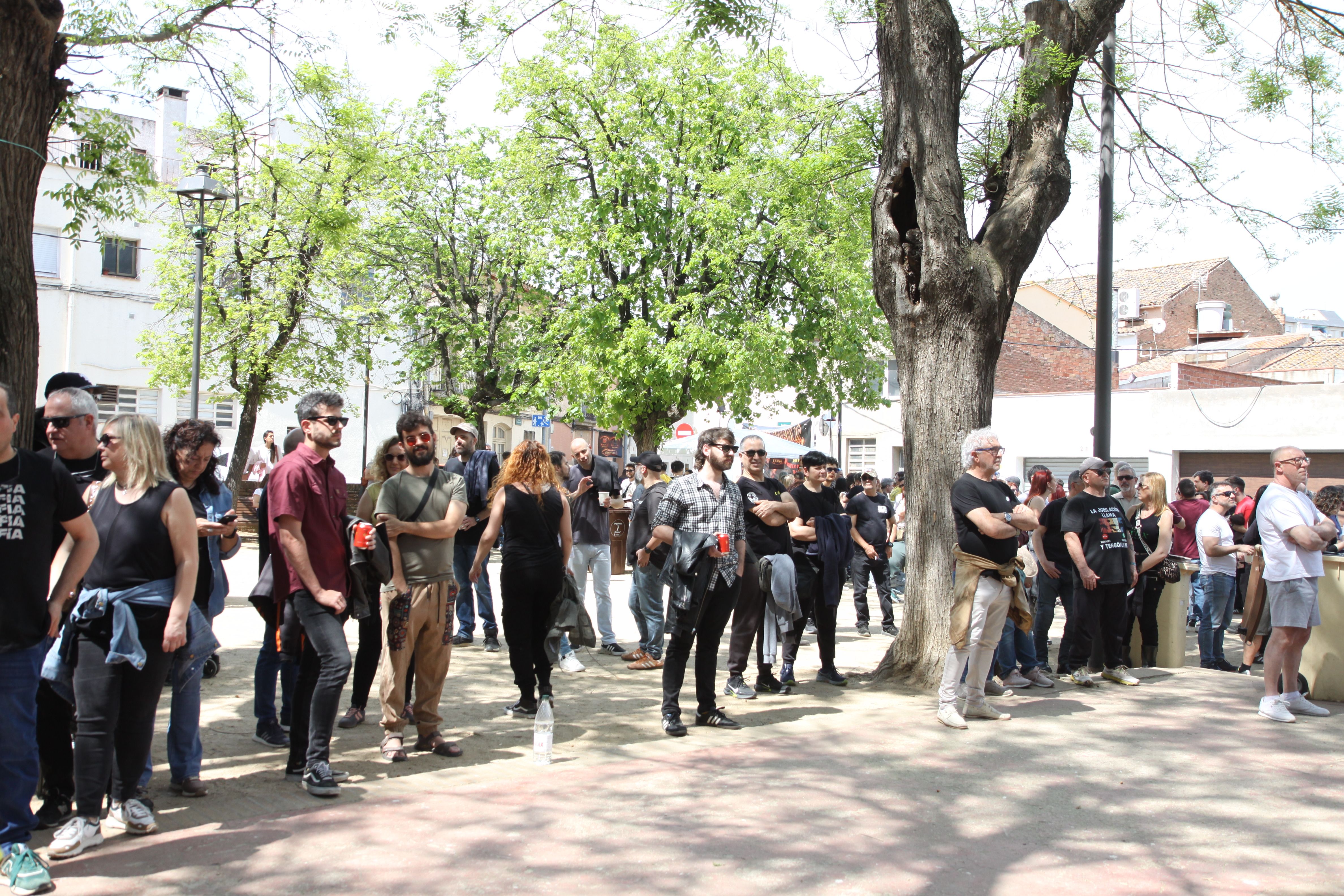  El primer Vermut Diabòlic omple la plaça Jaume Grau de xerinola. Foto: Laia Jubany