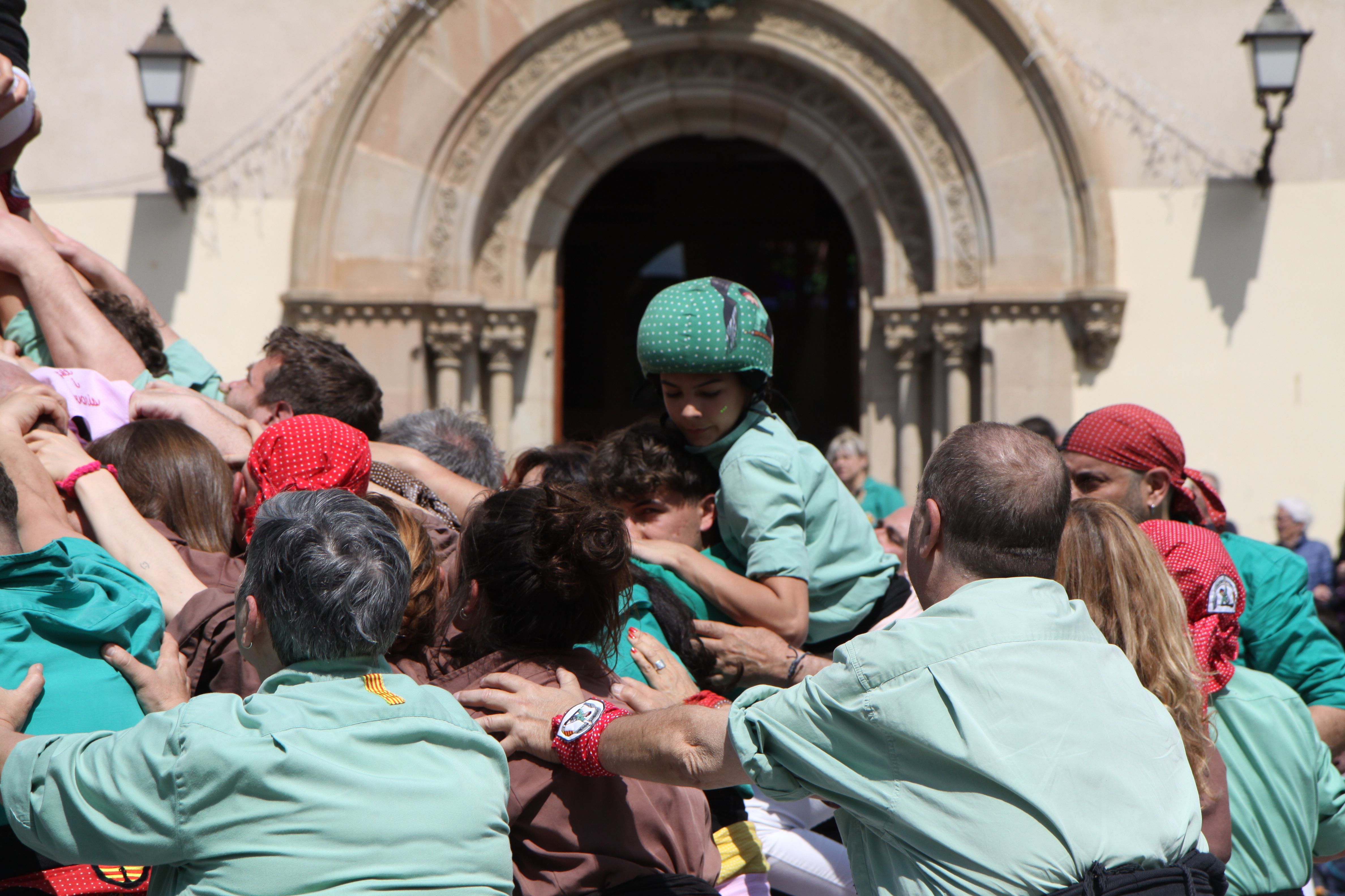 Emoció durant la Diada Castellera de Sant Jordi. Foto: Laia Jubany