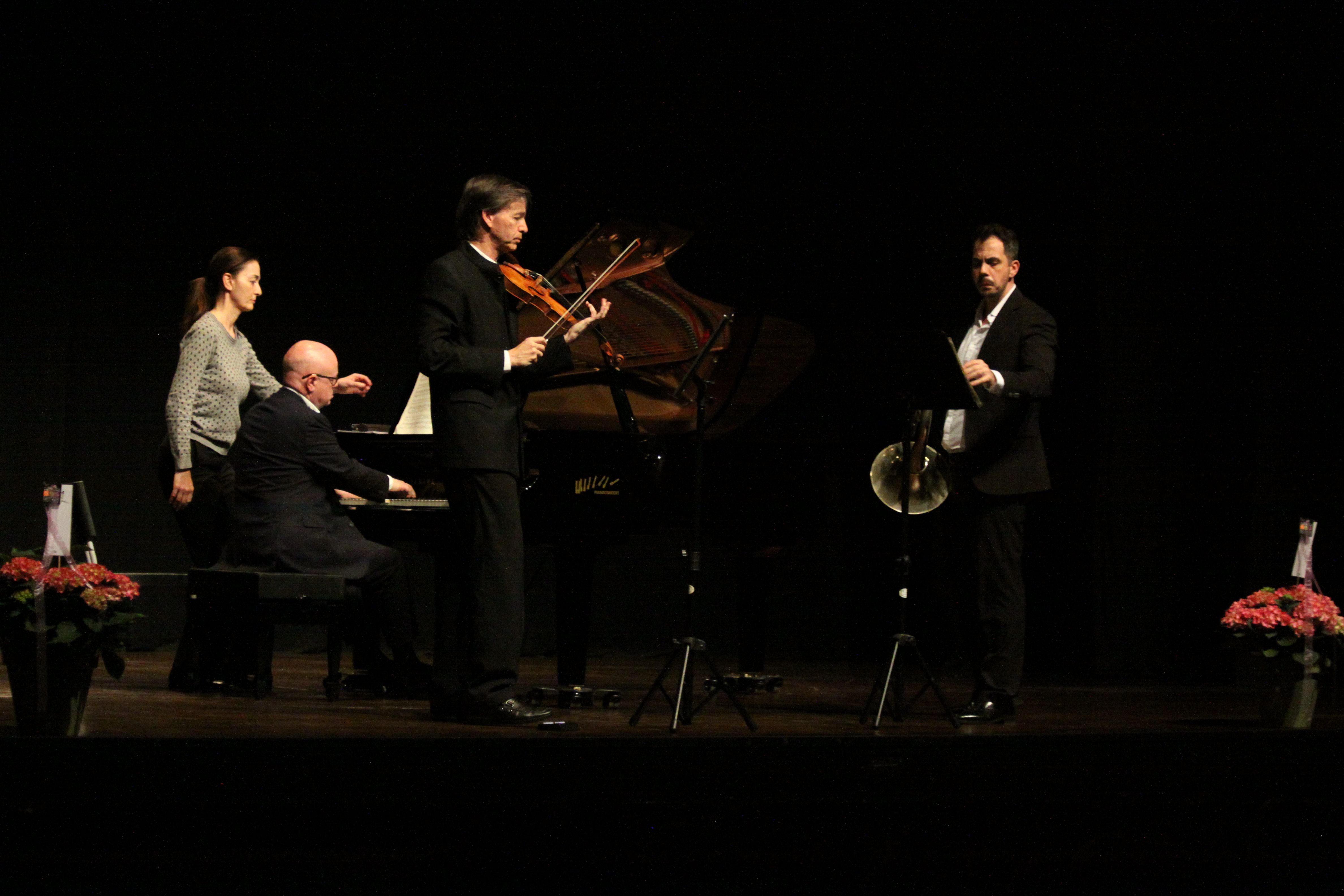 Kai Gleusteen (violí), Albert Guinovart (piano) i Ionut Podgoreanu (trompa). Foto: Laia Jubany