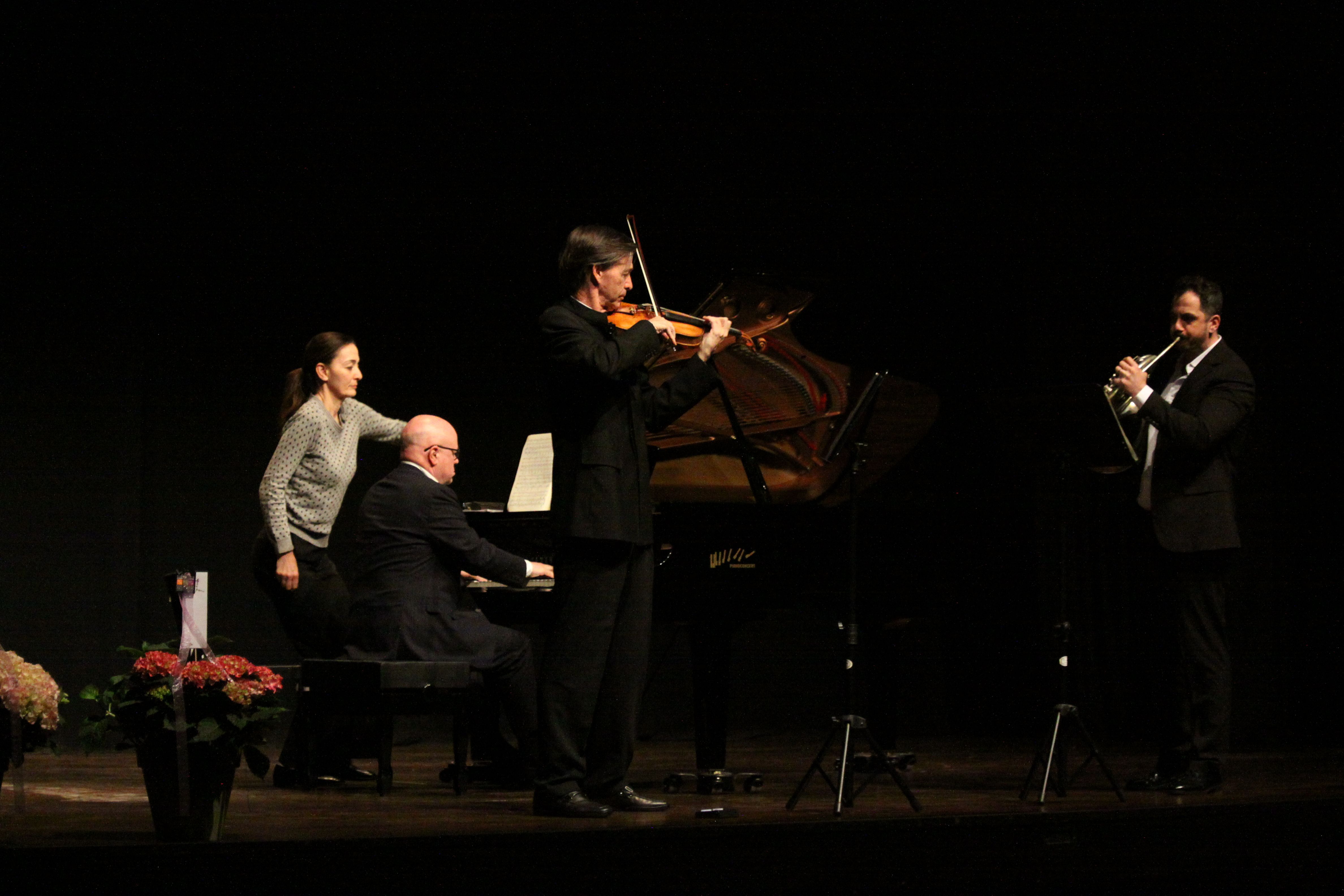 Kai Gleusteen (violí), Albert Guinovart (piano) i Ionut Podgoreanu (trompa). Foto: Laia Jubany