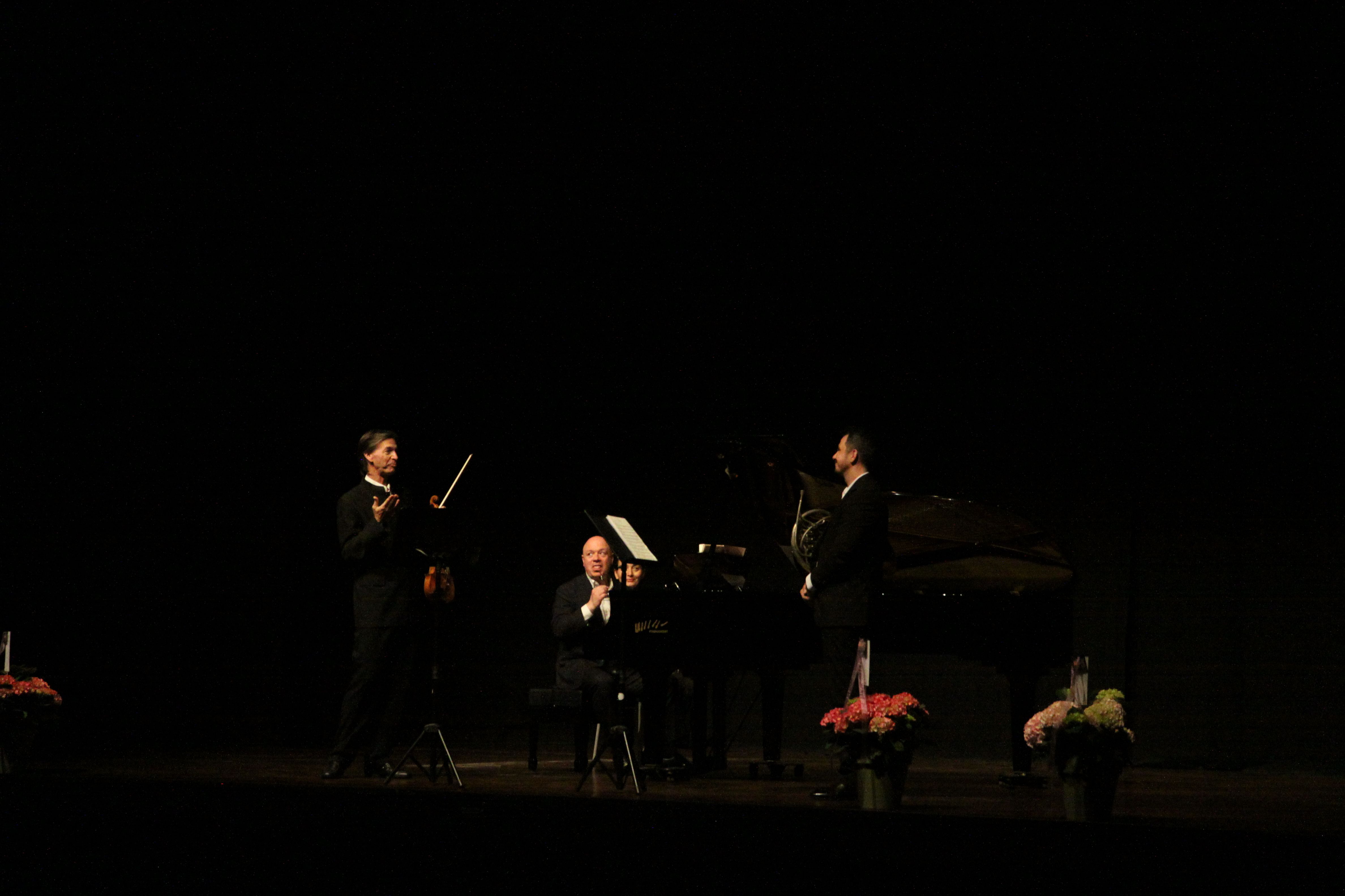 Kai Gleusteen (violí), Albert Guinovart (piano) i Ionut Podgoreanu (trompa). Foto: Laia Jubany