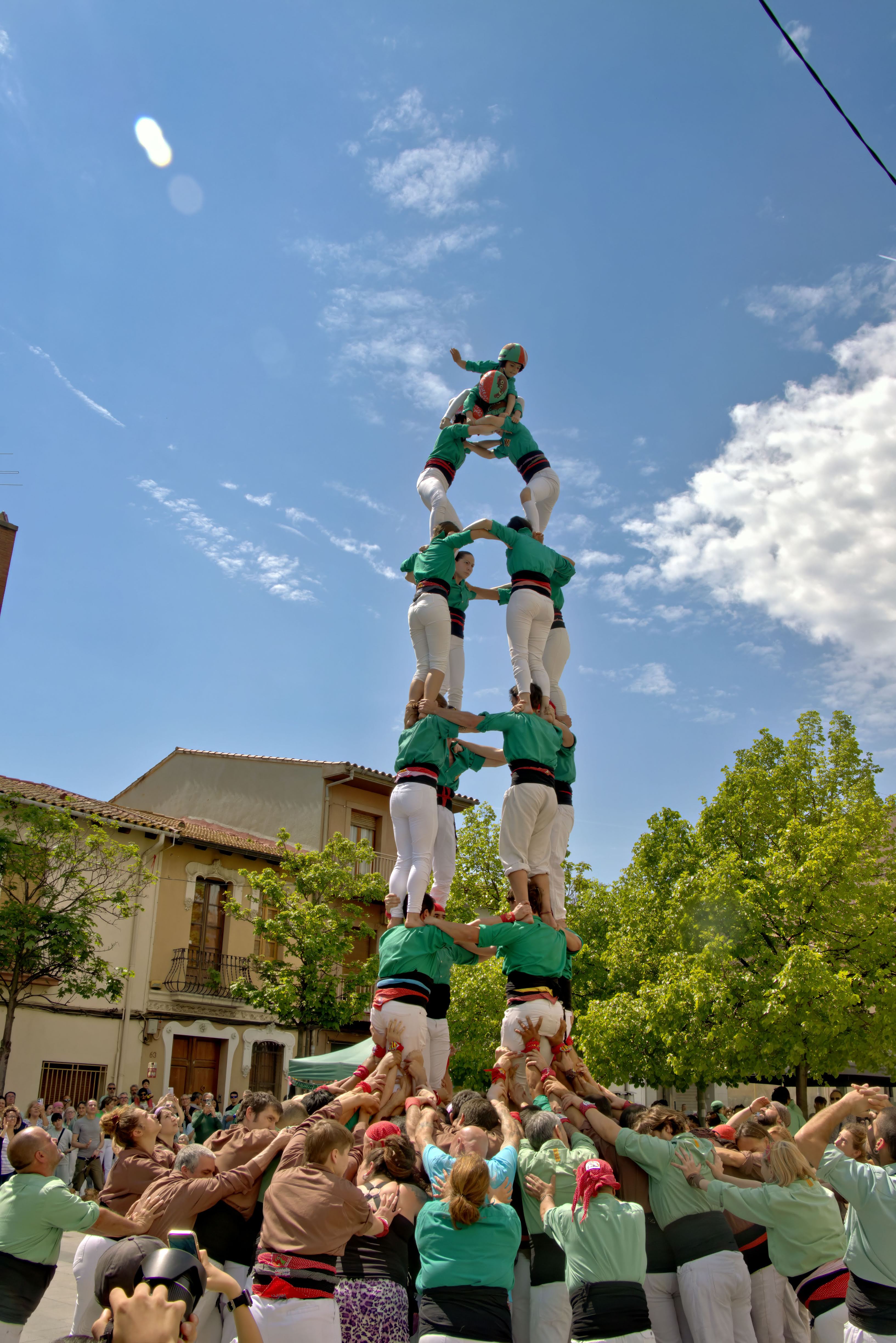 Els castellers de Cerdanyola en la diada de Sant Jordi. FOTO: Castellers de Cerdanyola