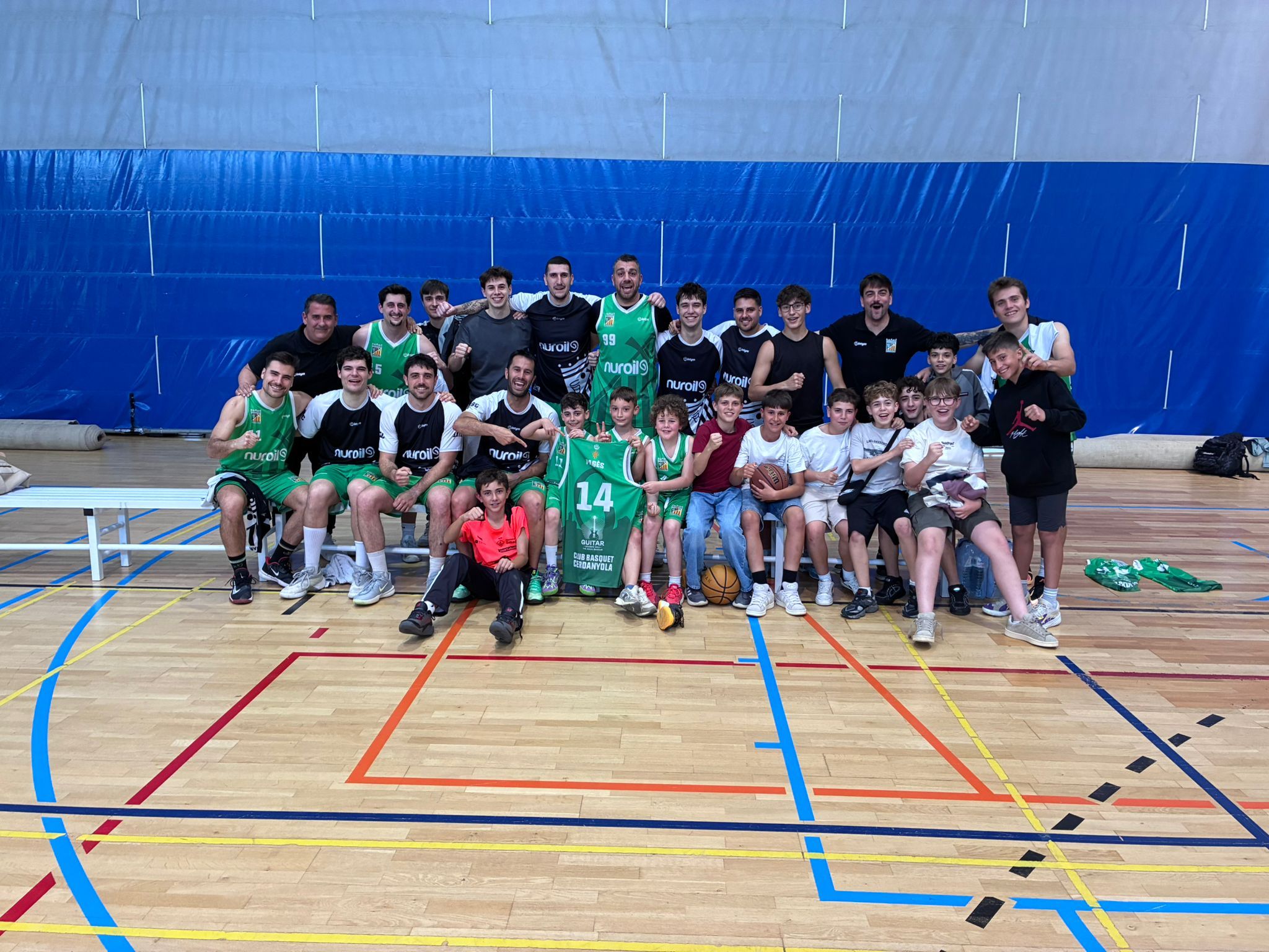 El primer equip del CB Cerdanyola i els més joves del club somien amb l'ascens després de la victòria al PEM Guiera del cap de setmana passat. FOTO: CB Cerdanyola