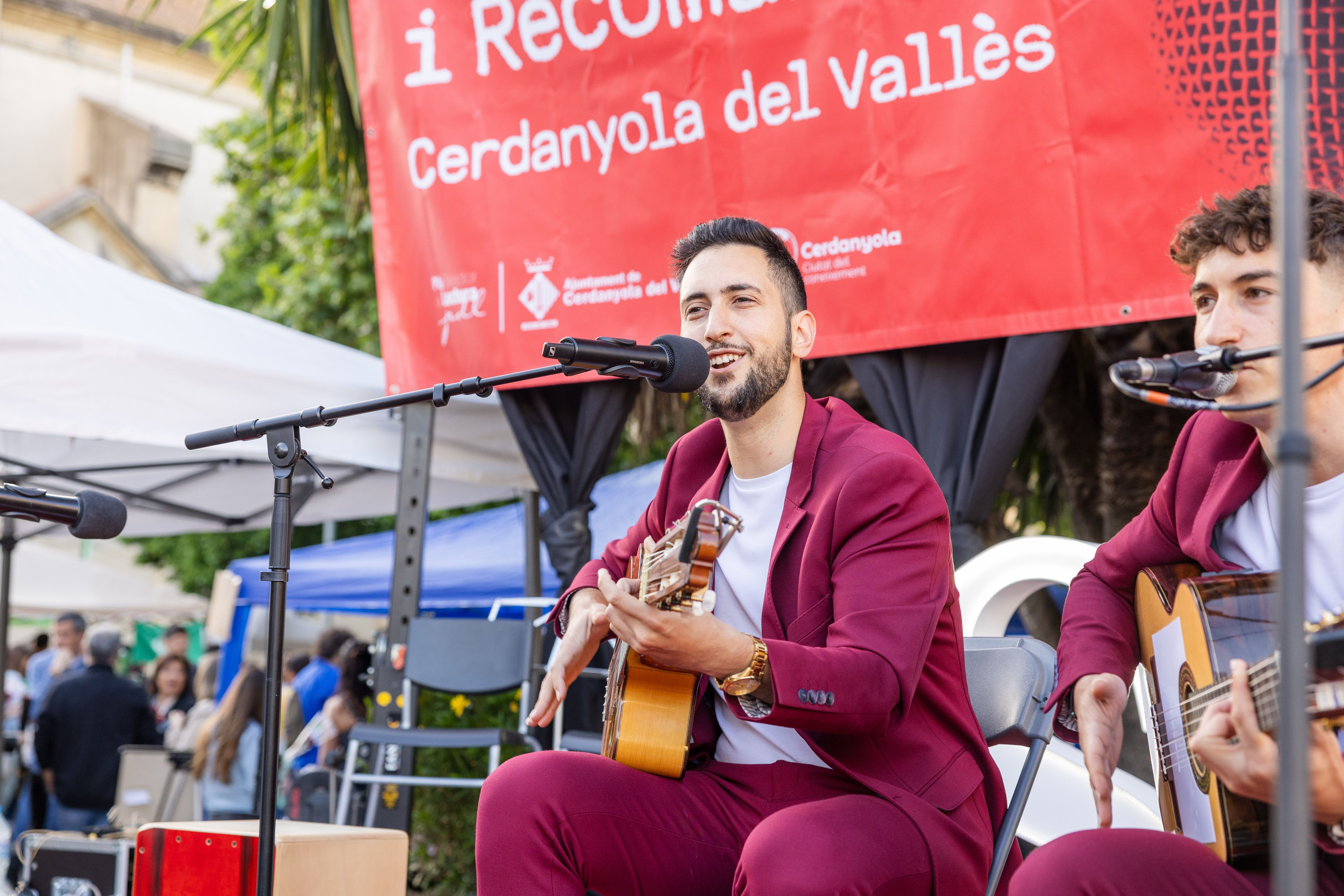 Concert de rumba catalana amb Decantera durant la cloenda de Sant Jordi a Cerdanyola. FOTO Arnau Padilla