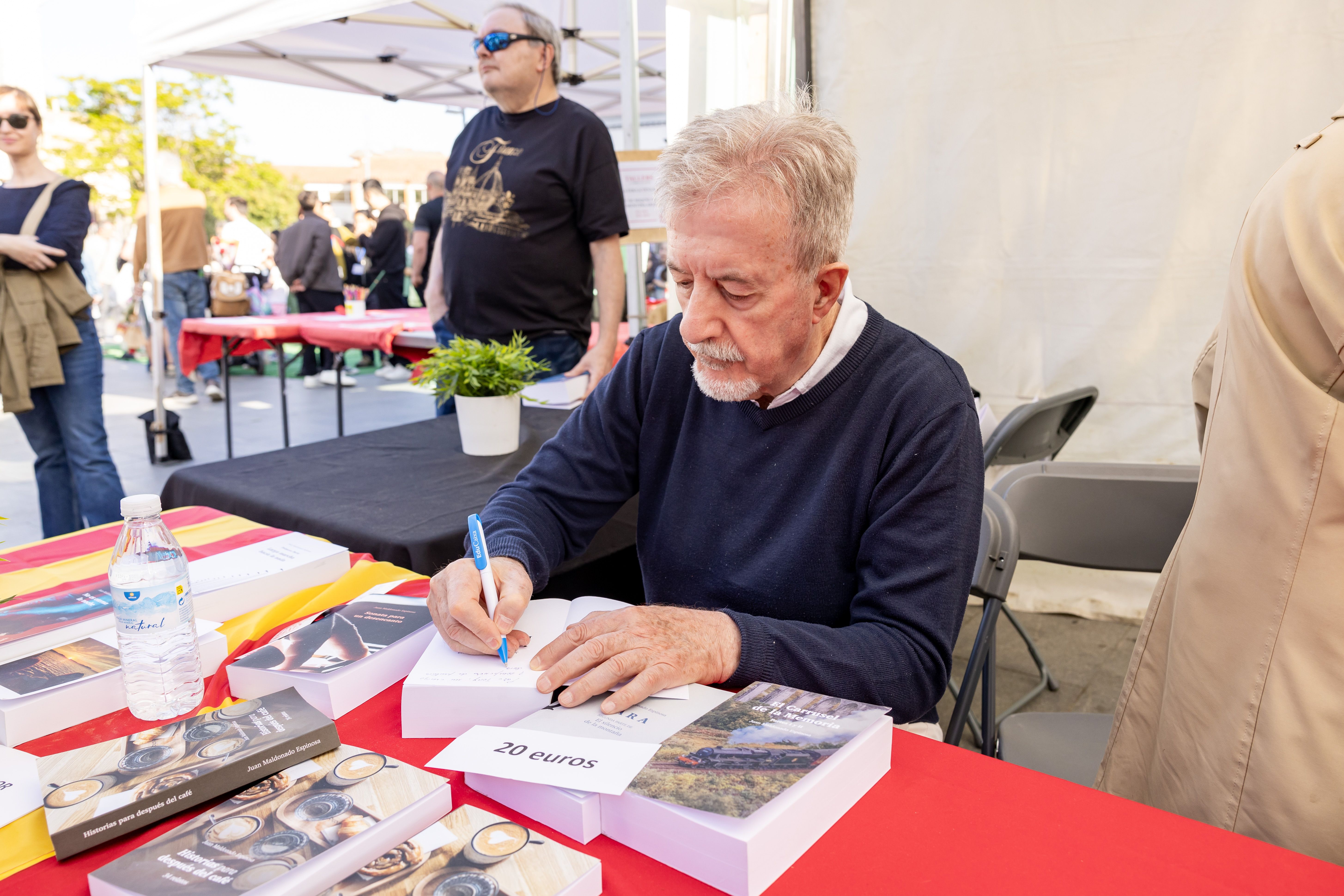 Juan Maldonado Espinosa signa Historias para después del café, un recull de relats que juga amb la frontera entre realitat i imaginació FOTO Arnau Padilla