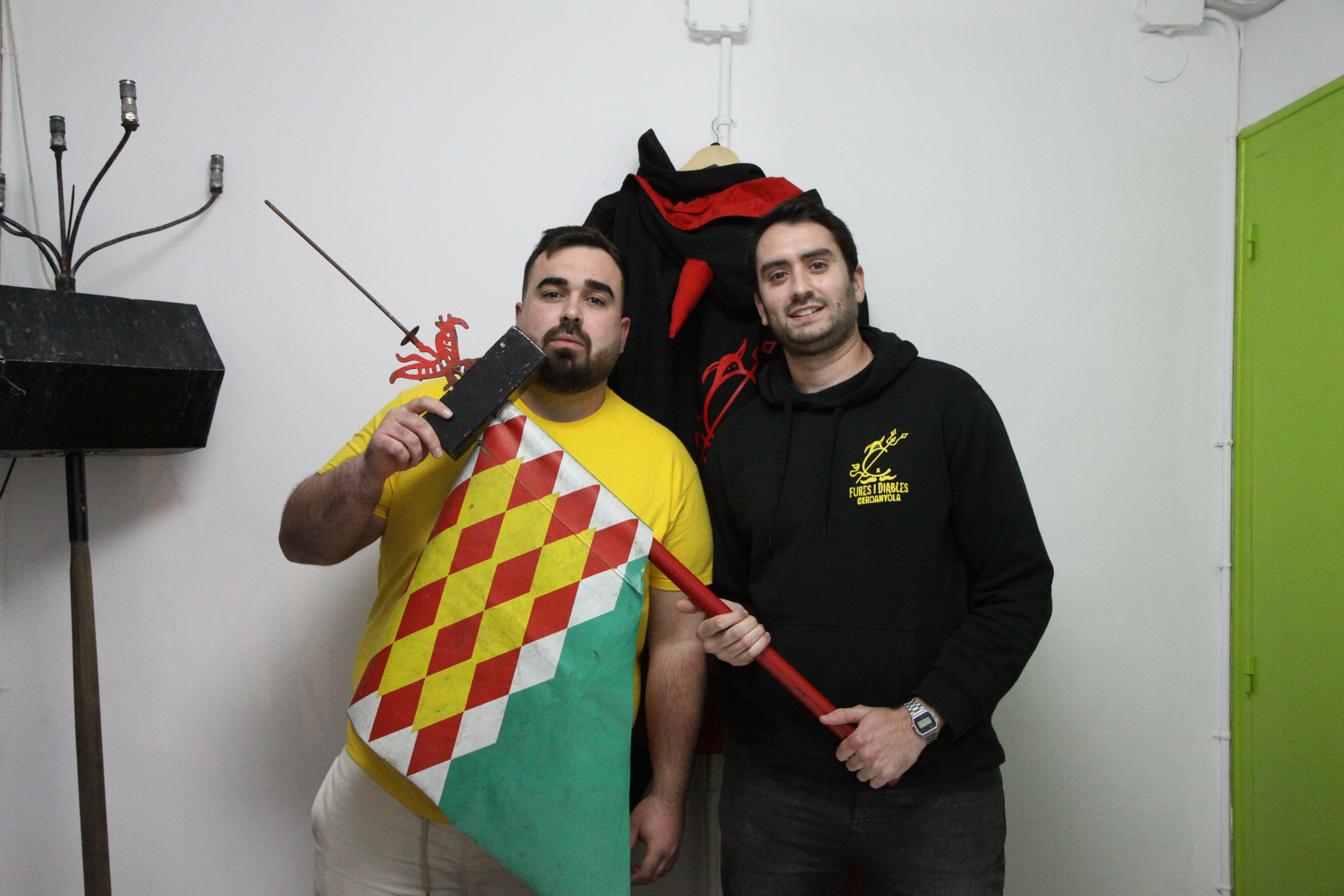 Frank Ruiz, cap de colla, i David Sánchez, president de les Fures i Diables de Cerdanyola, després de l'entrevista. Foto: Laia Jubany