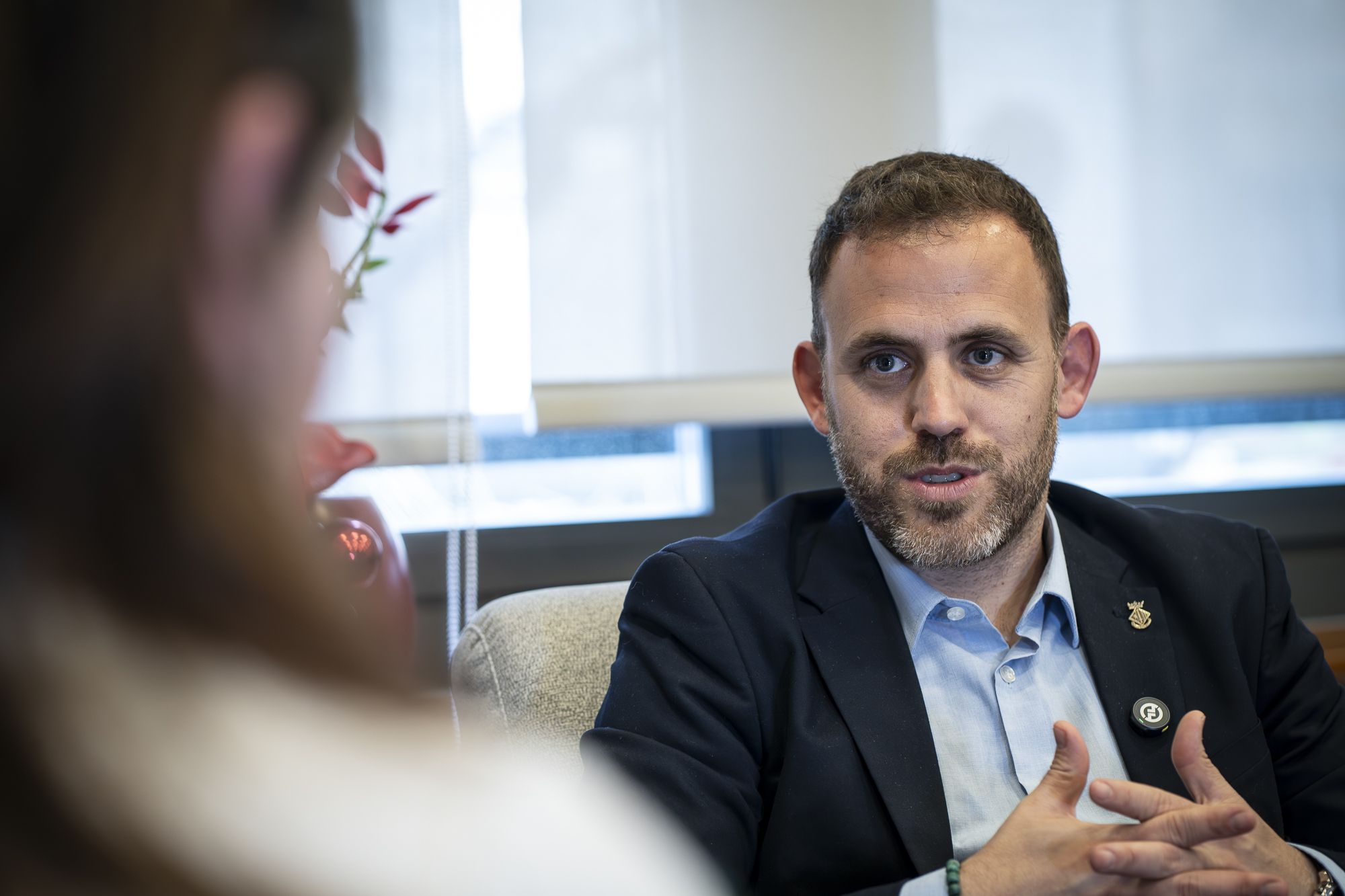 L'alcalde Carlos Cordón durant l'entrevista al despatx municipal. FOTO: Mireia Comas