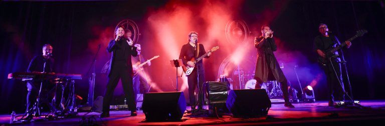 Inici de la gira de Sau el 2025 a Vic. FOTO. Sau, un concert de pel·lícula