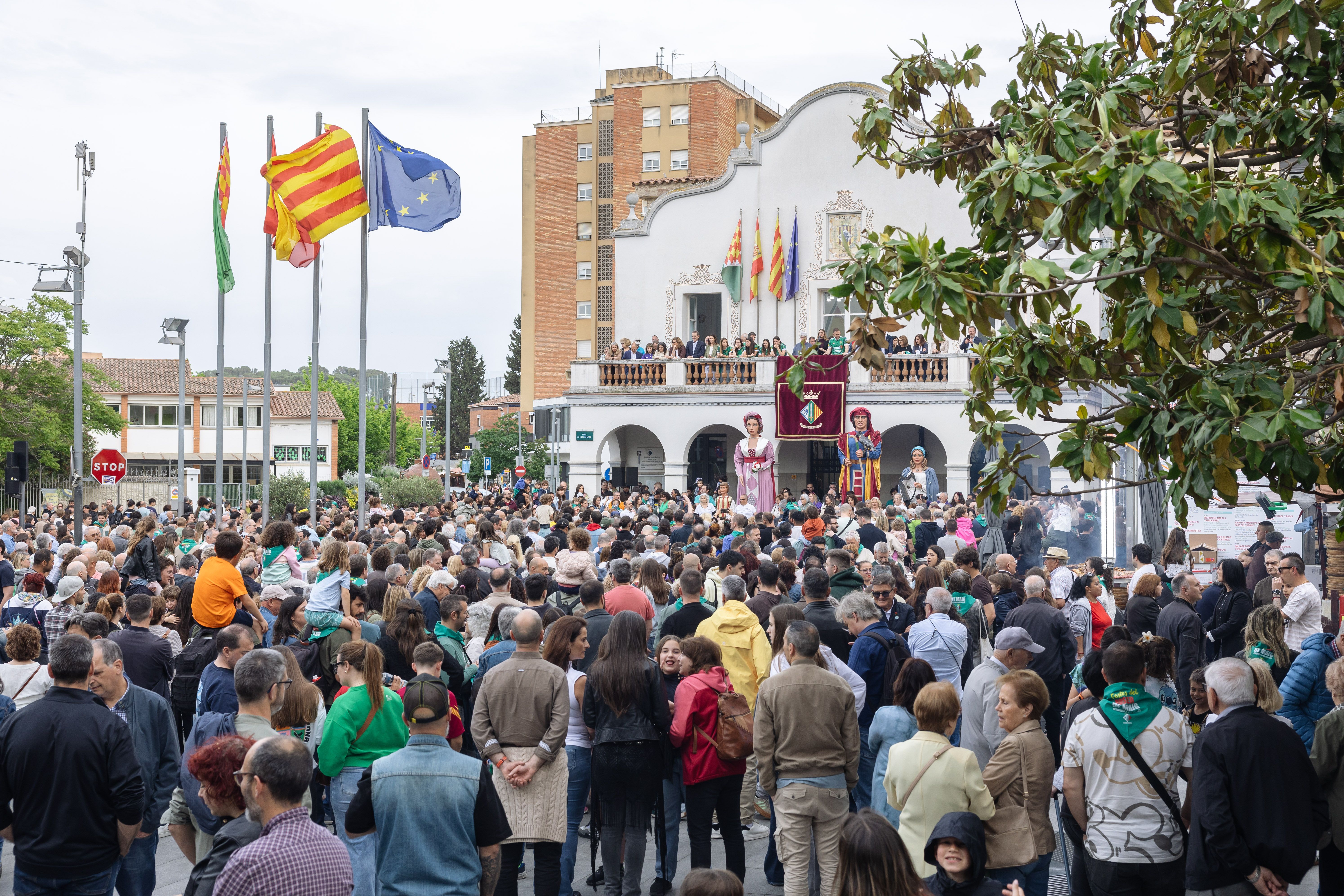 El pregó, seguit des de tots els racons de la plaça. FOTO: Arnau Padilla