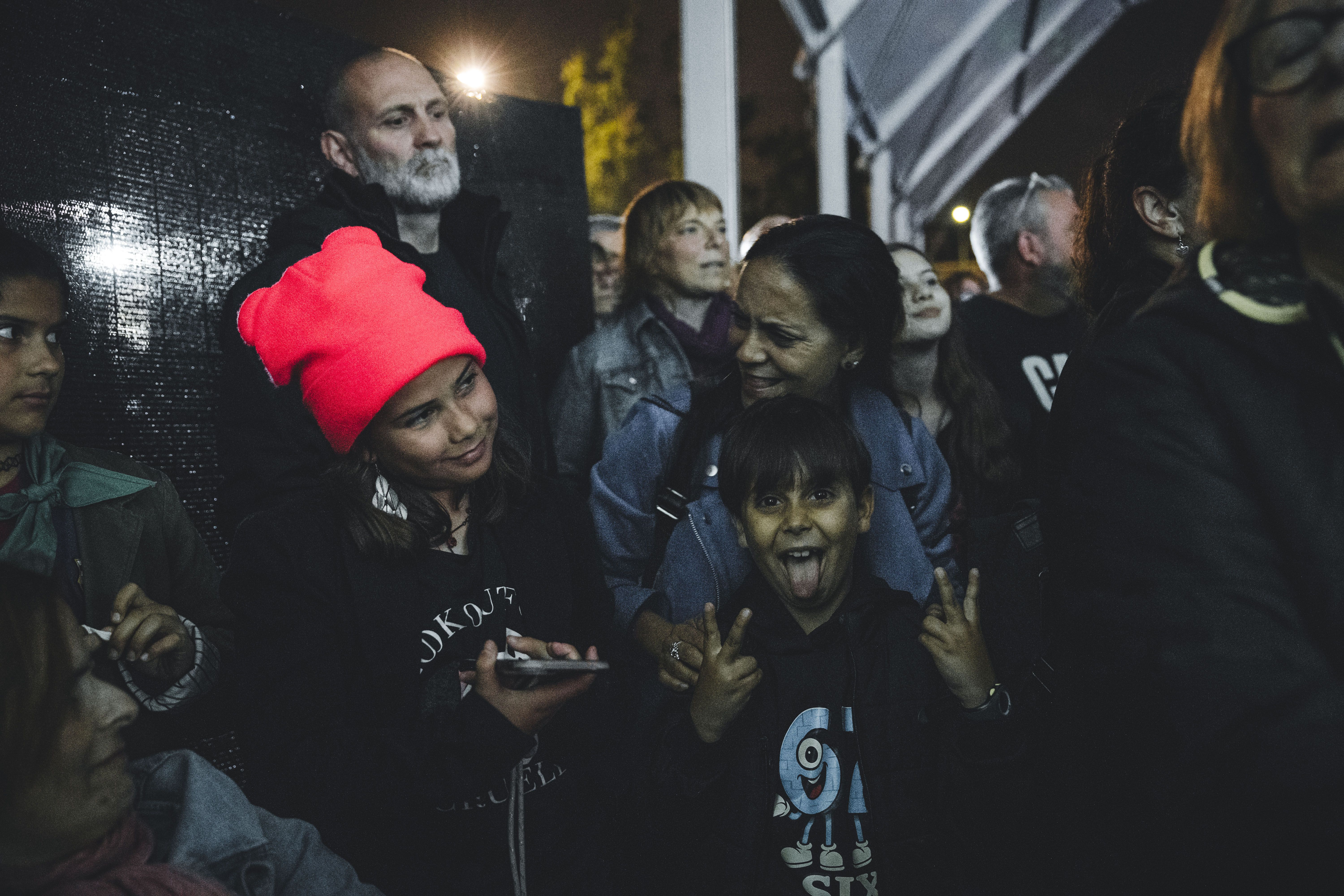 Famílies i públic de totes les edats comparteixen el concert. FOTO: Arnau Padilla