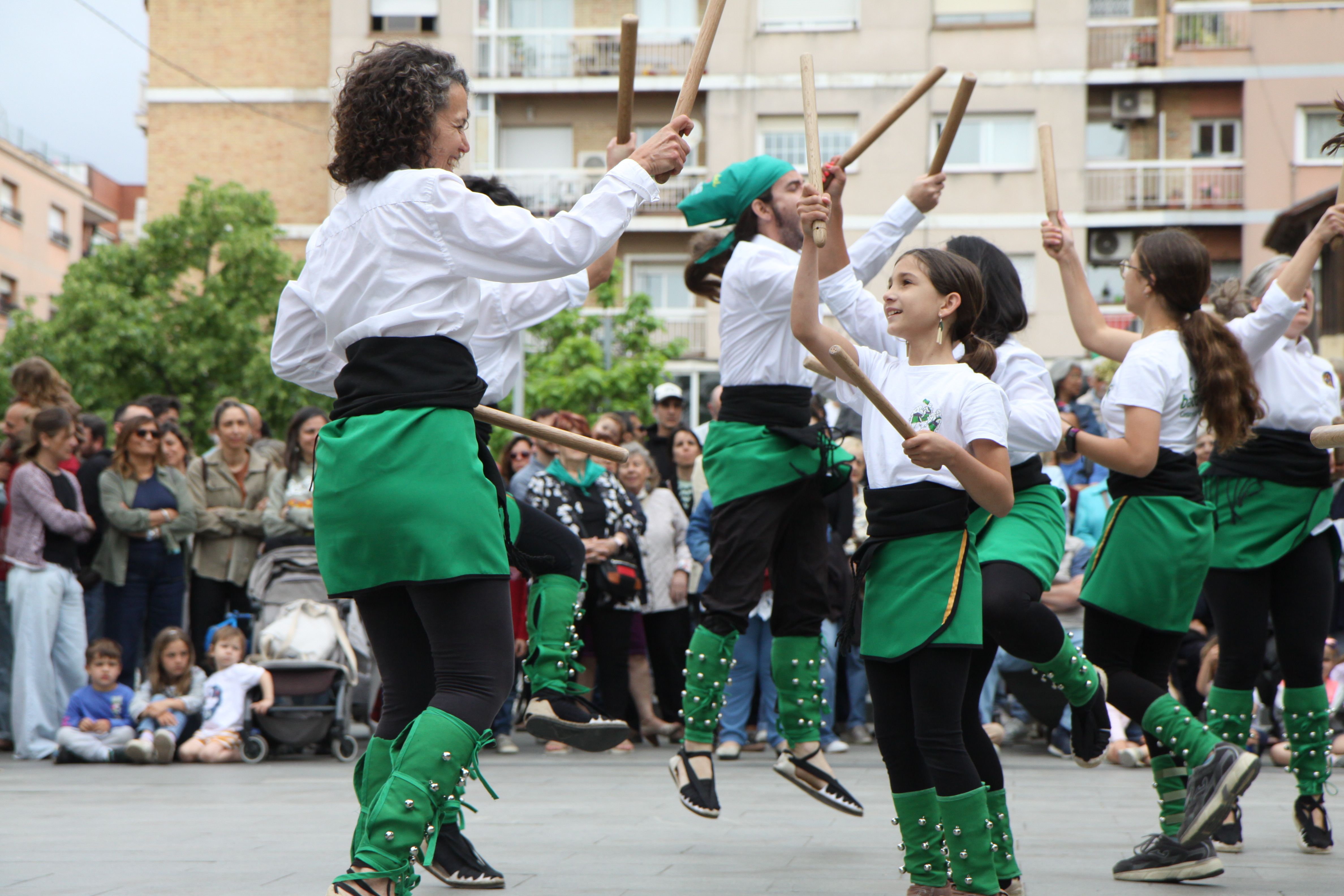 Ball de bastons durant el Roser de Maig 2026. Foto: Laia Jubany