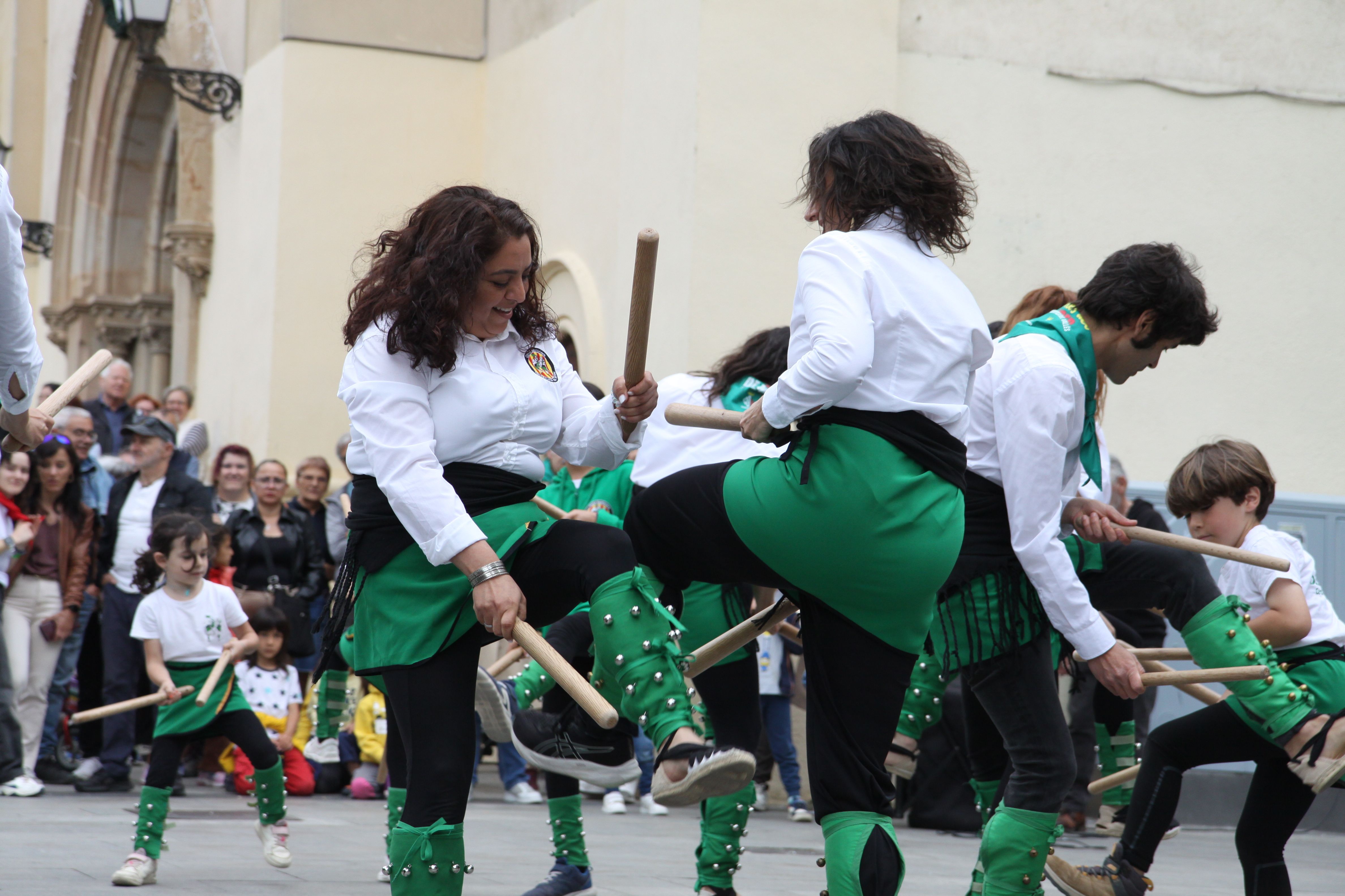 Ball de bastons durant el Roser de Maig 2026. Foto: Laia Jubany