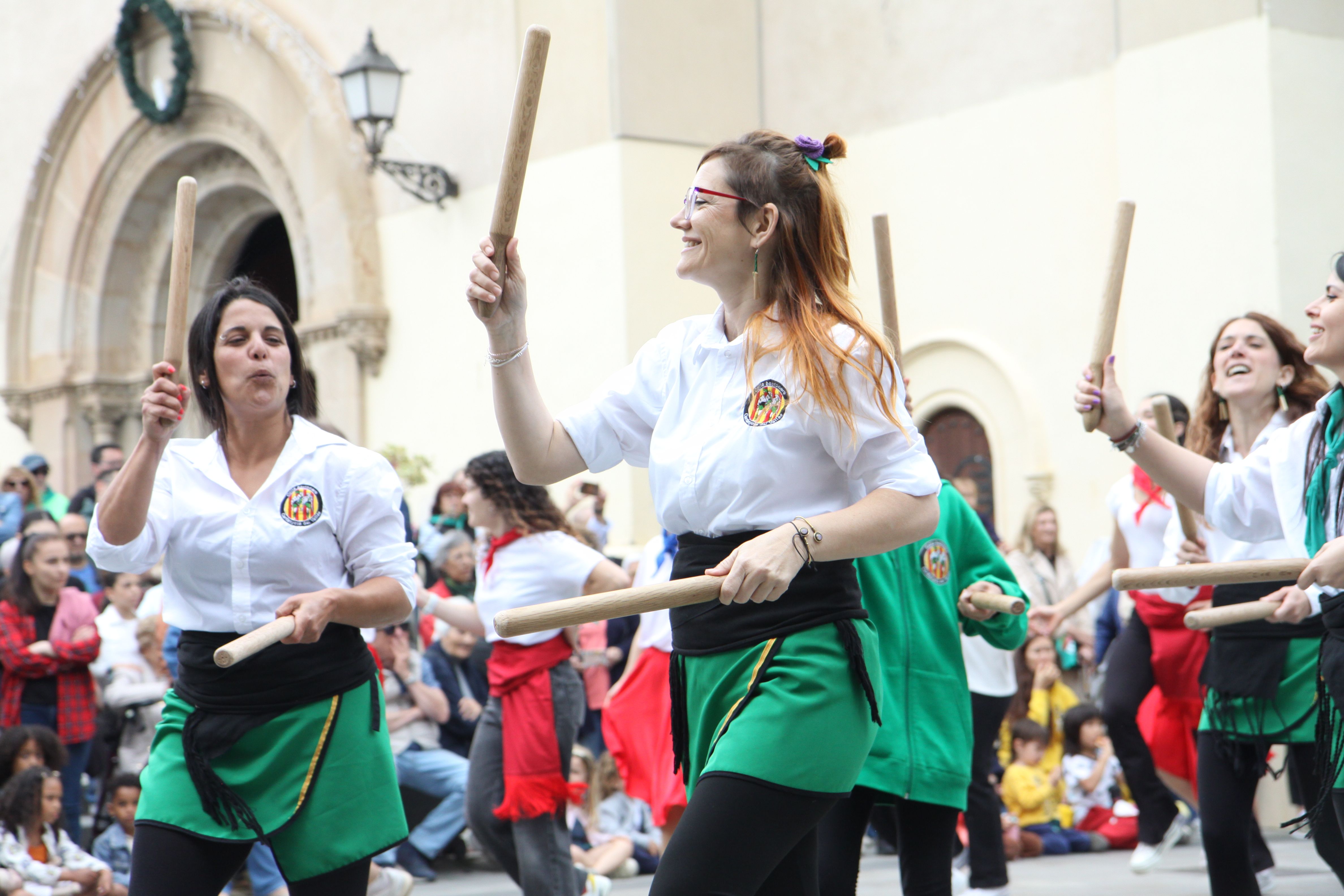Danses tradicionals durant el Roser de Maig 2026. Foto: Laia Jubany