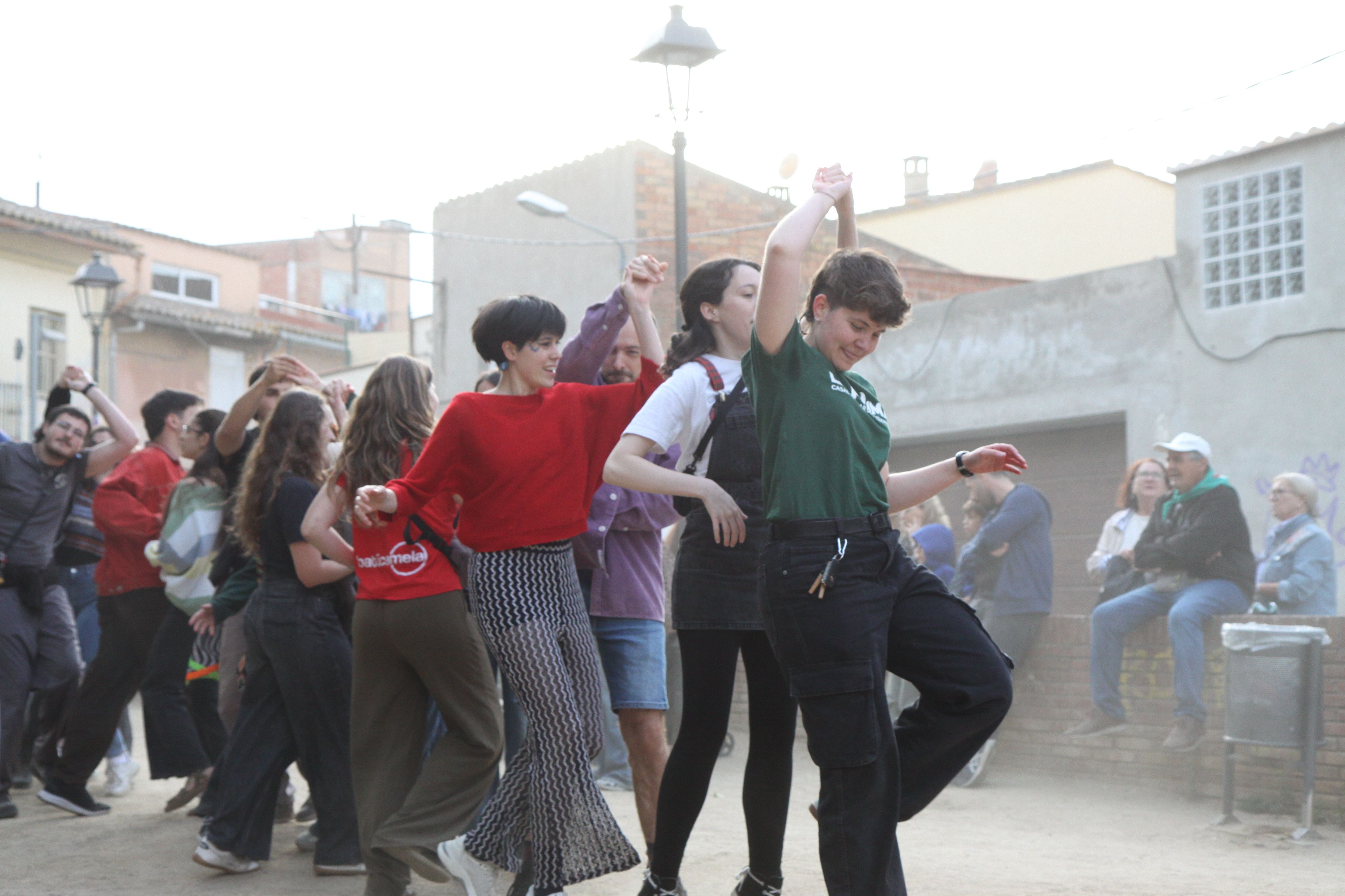 Danses tradicionals a les Festes Alternatives 2026. Foto: Laia Jubany