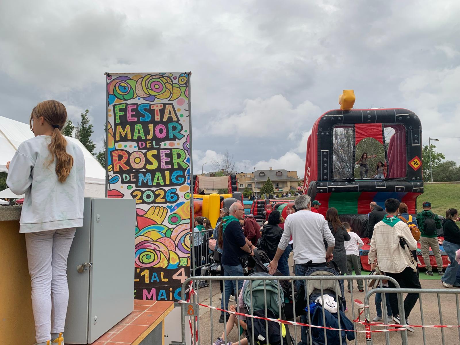 Imatge del Parc infantil del Roser de Maig, diumenge, amb propostes lúdiques que es renoven cada dia. FOTO: Judit Josa