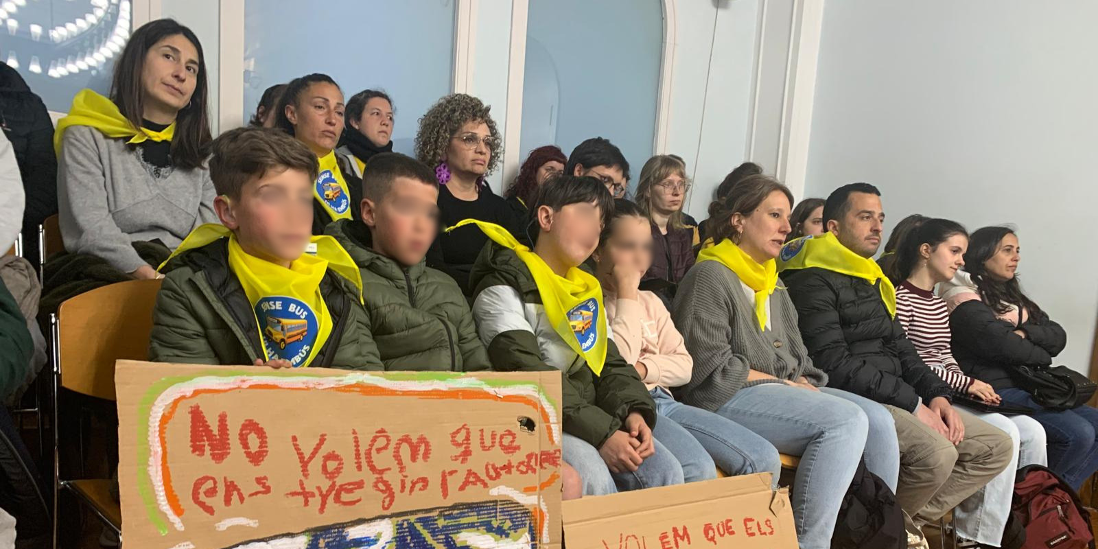 Protesta per la suspensió del servei a l'Audiència Ciutadana del ple de Cerdanyola del 26 de març. Foto: Judit Josa