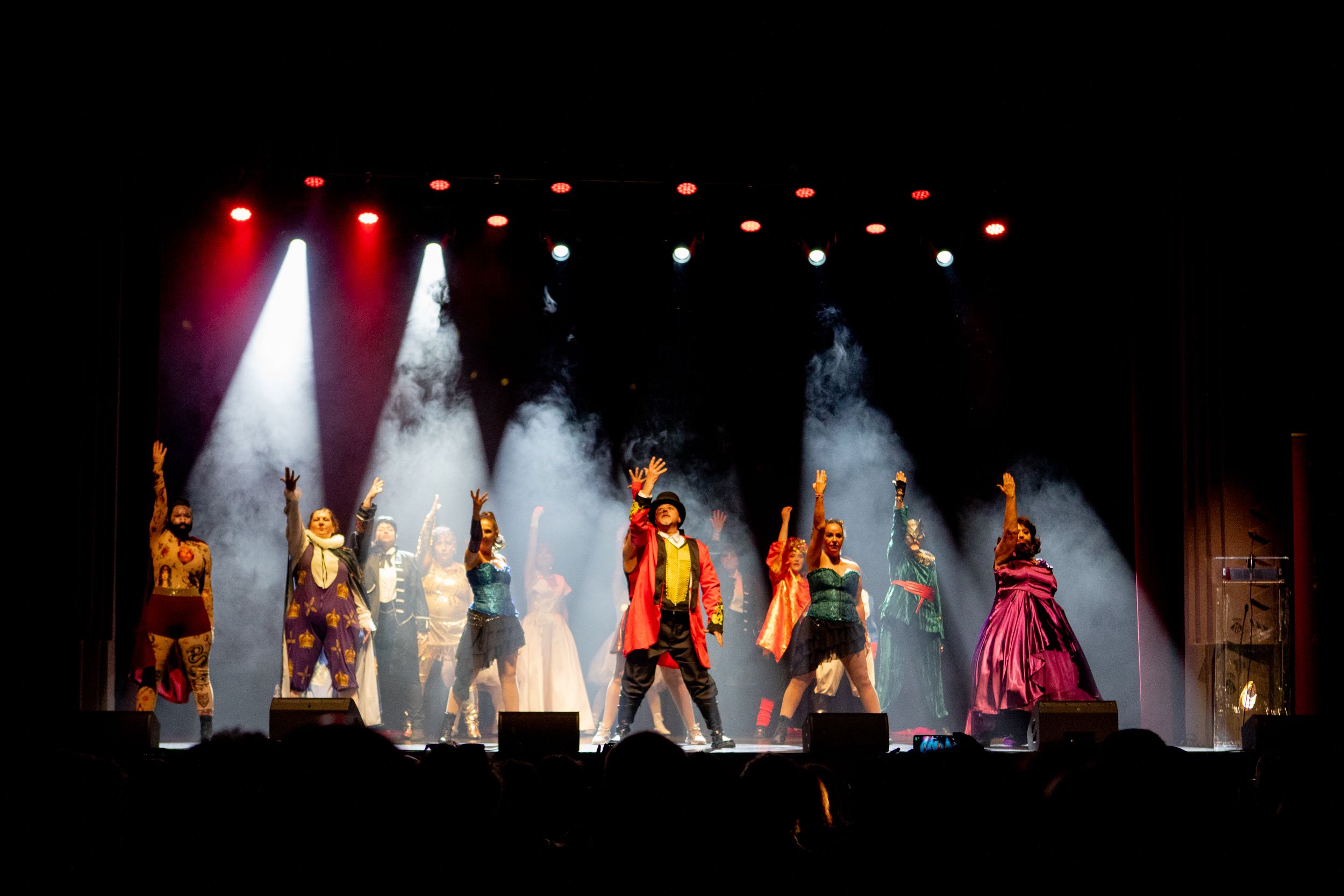 Actuació de The Community Dance Center per cloure l'acte de celebració dels 10 anys del TOT Rubí FOTO: Joana Arribas