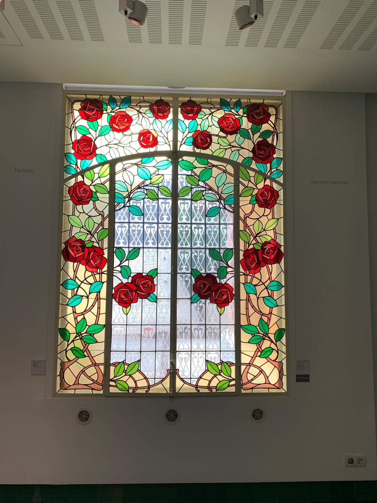 Una de les finestres de les Roses, les tres peces es restaurant i s'exhibirant a l'exposició permanent. FOTO: Judit Josa