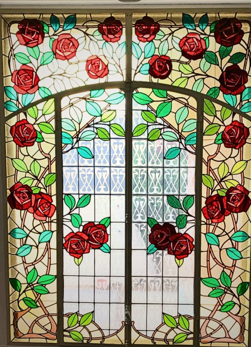 Una de les finestres de les Roses, les tres peces es restaurant i s'exhibirant a l'exposició permanent. FOTO: Judit Josa