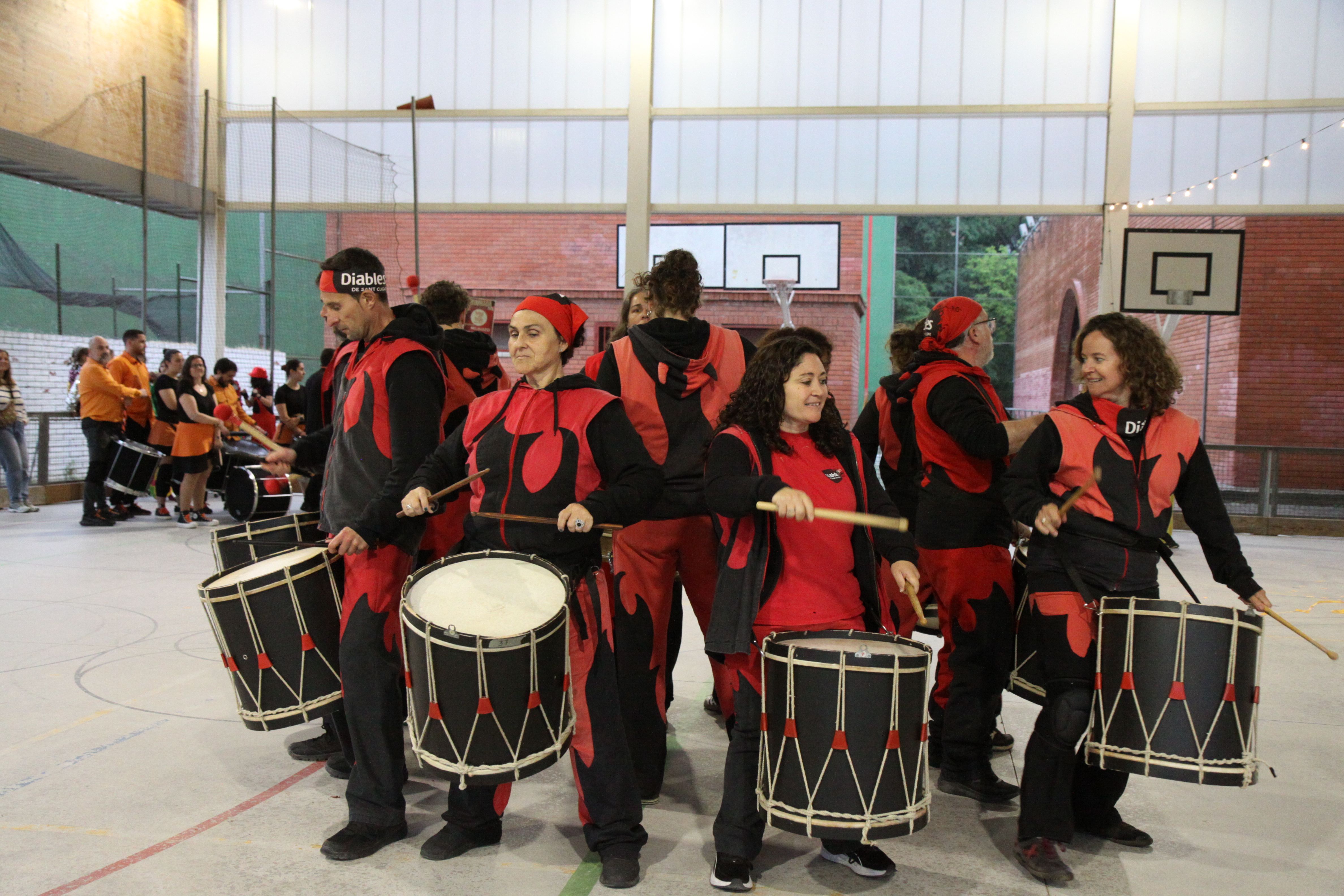 Diables de Sant Cugat durant la 8a Estimbada. Foto: Laia Jubany