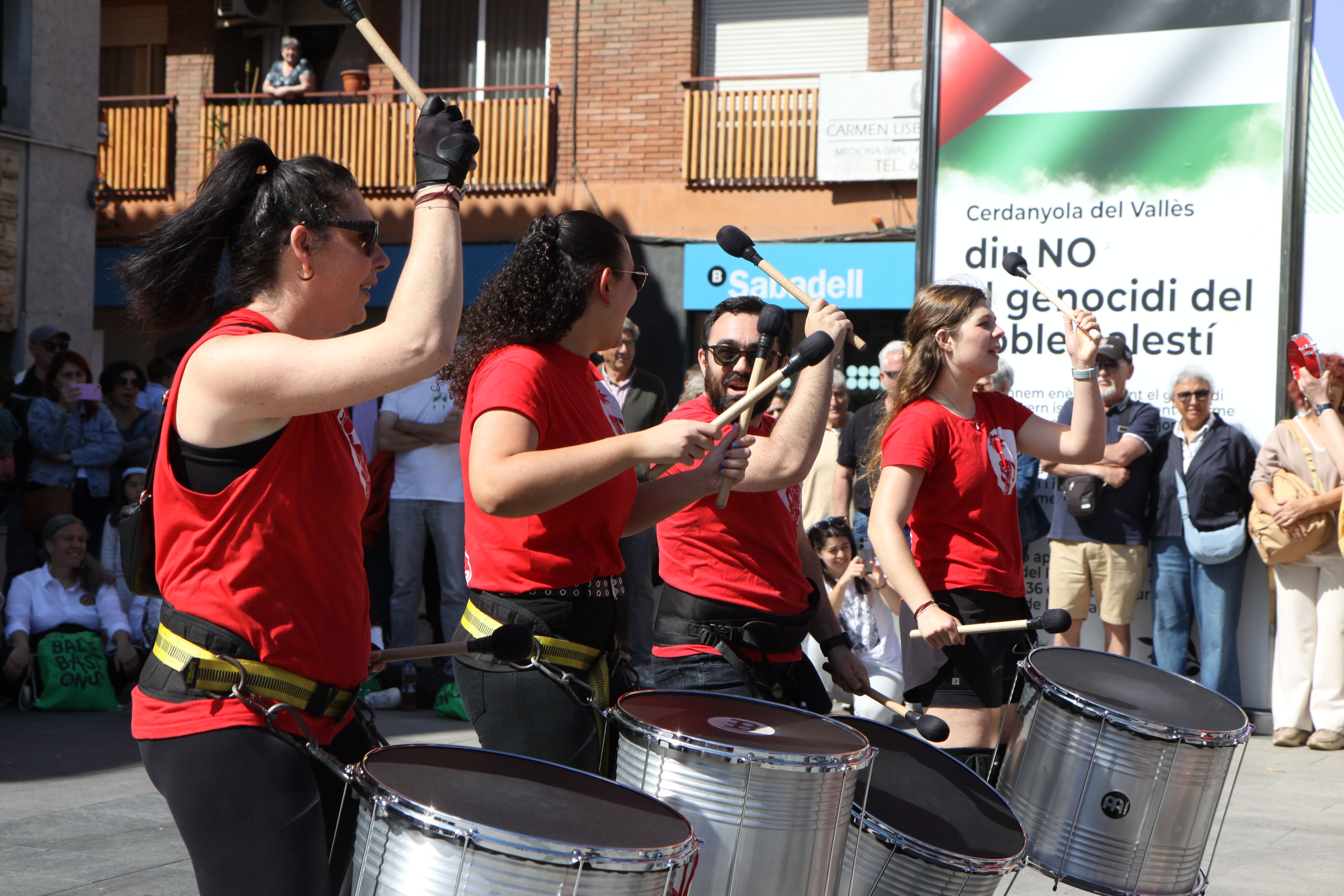 Manifestació unitària per la sanitat pública i la construcció de l'Ernest Lluch. Foto: Laia Jubany