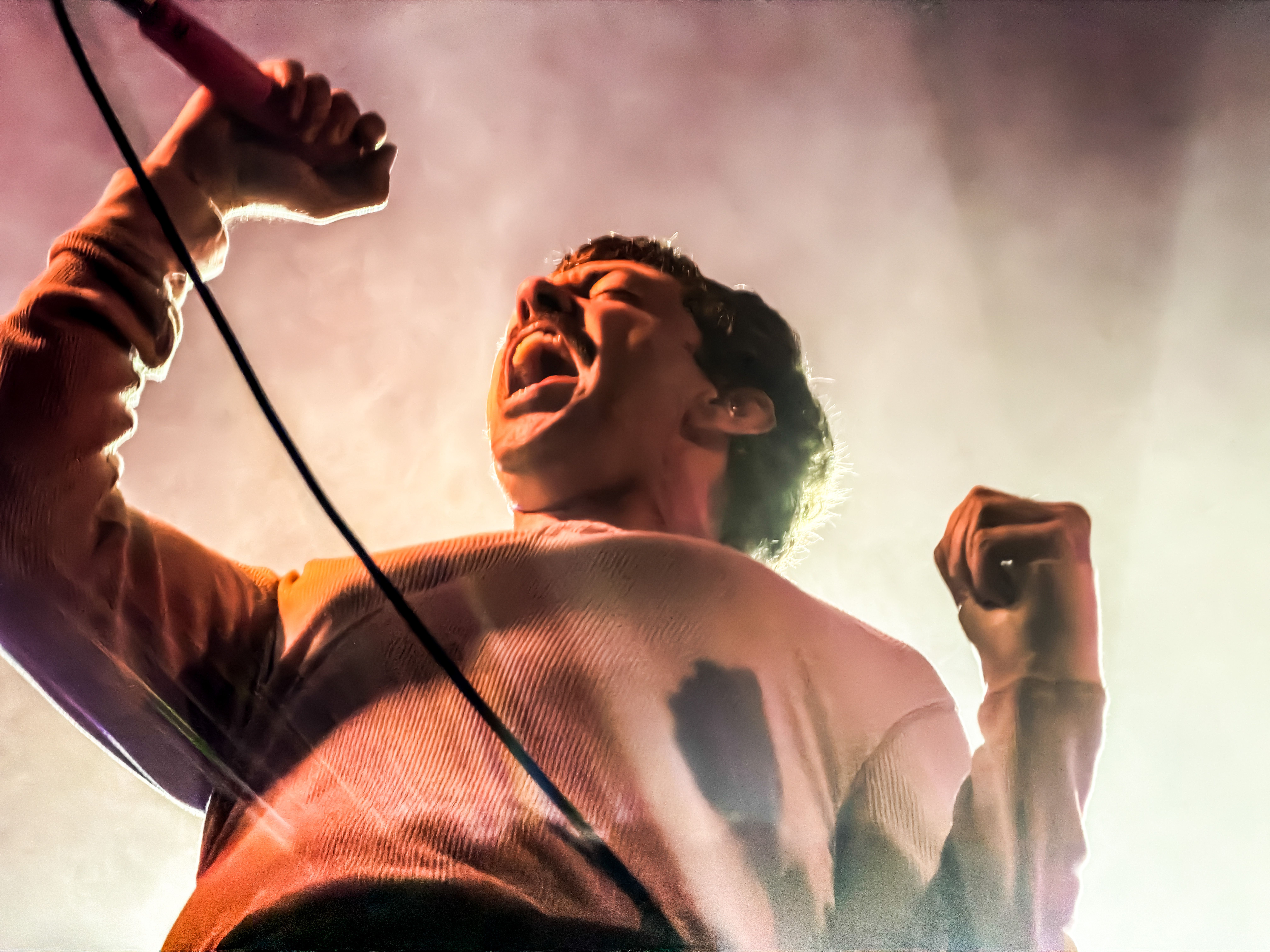 El vocalista de Fuet!, en un dels moments més intensos de l’Altimira Fest. FOTO: Carme Monclús.