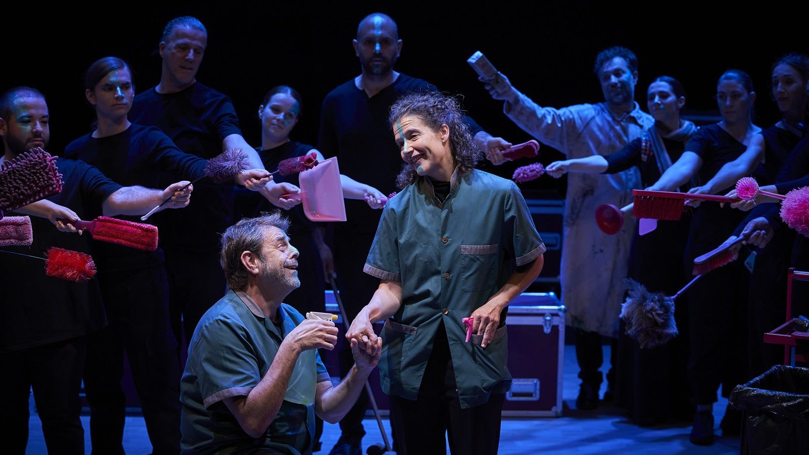 Una de les escenes d’Operetta, l’espectacle de Cor de Teatre que combina humor visual, teatre gestual i òpera a cappella. FOTO: David Ruano (Cedida per Operetta)