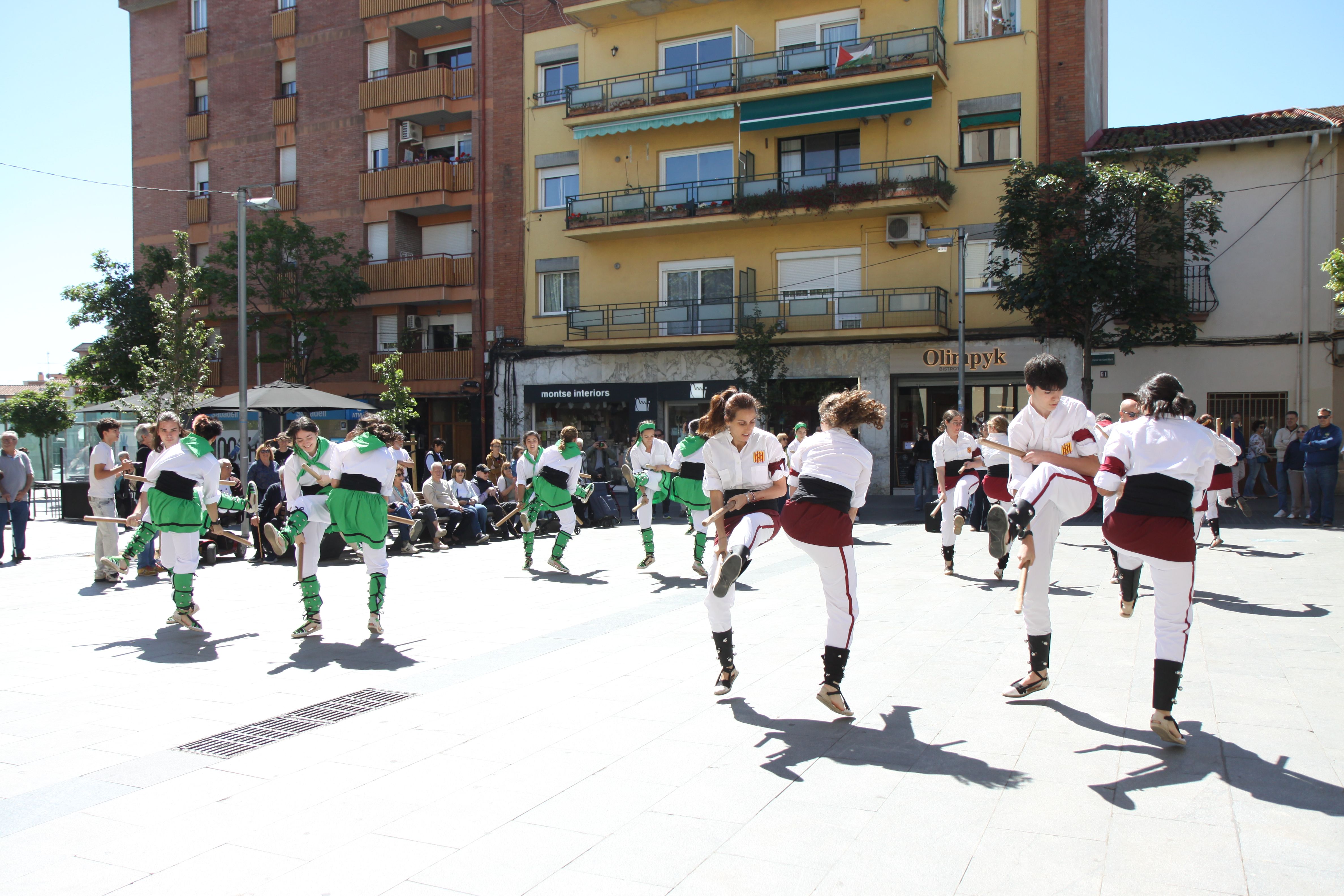 Els Escuradents i Sant Cugat han fet un ball conjunt. Foto: Laia Jubany