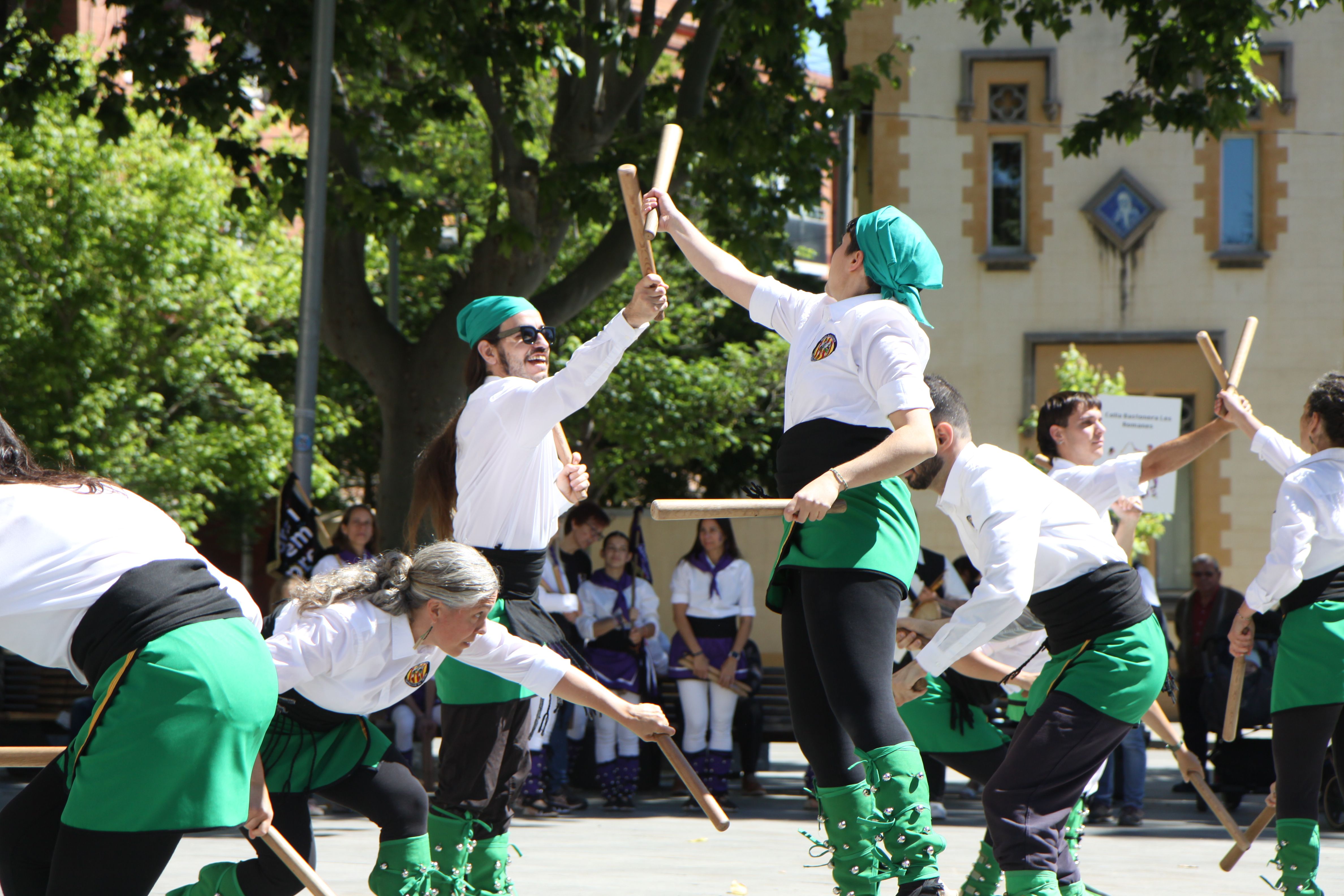 Actuació de la Colla Bastonera de Cerdanyola durant el seu 2n Aniversari. Foto: Laia Jubany