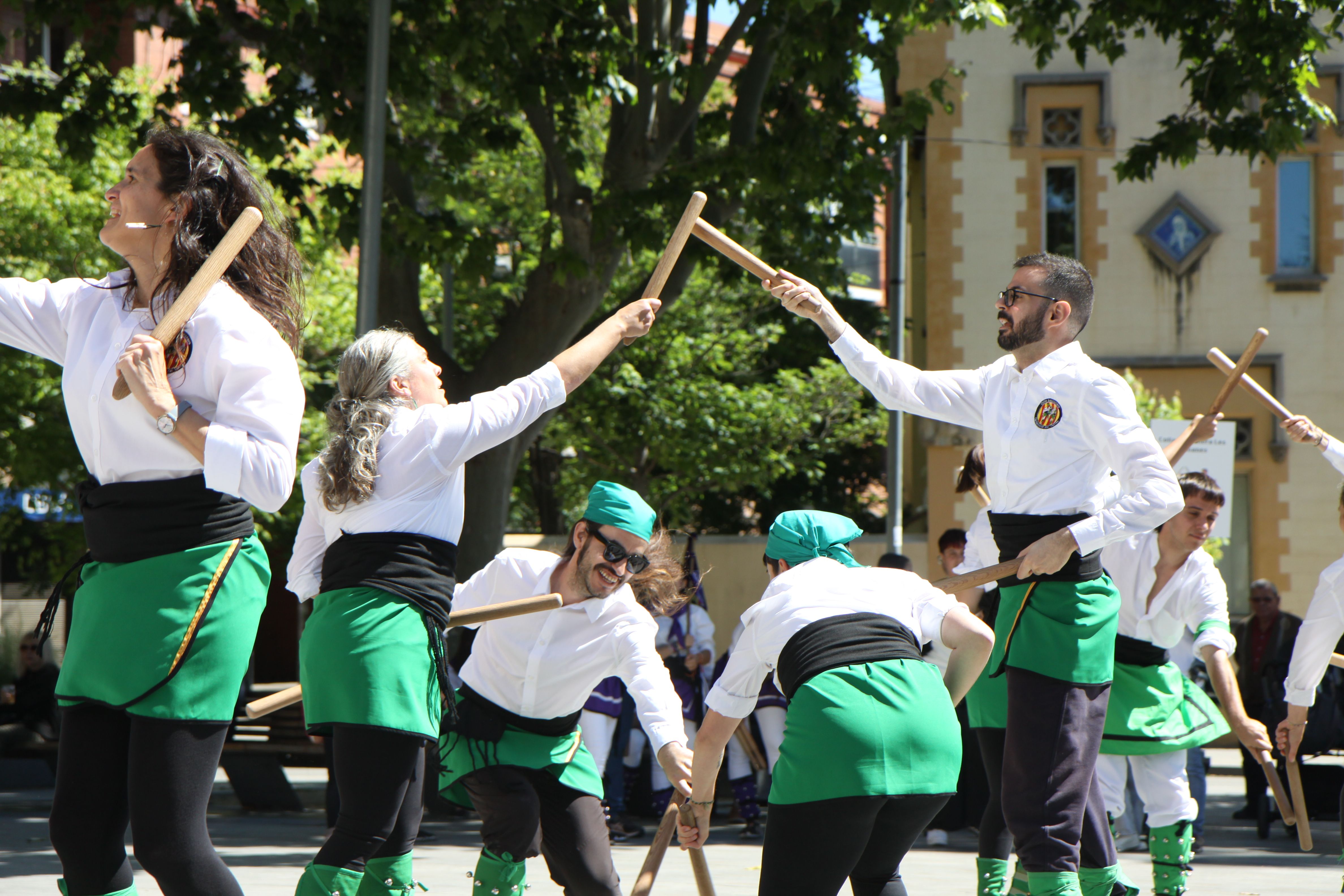 Cerdanyola ha encapçalat la cercavila de ball de bastons. Foto: Laia Jubany
