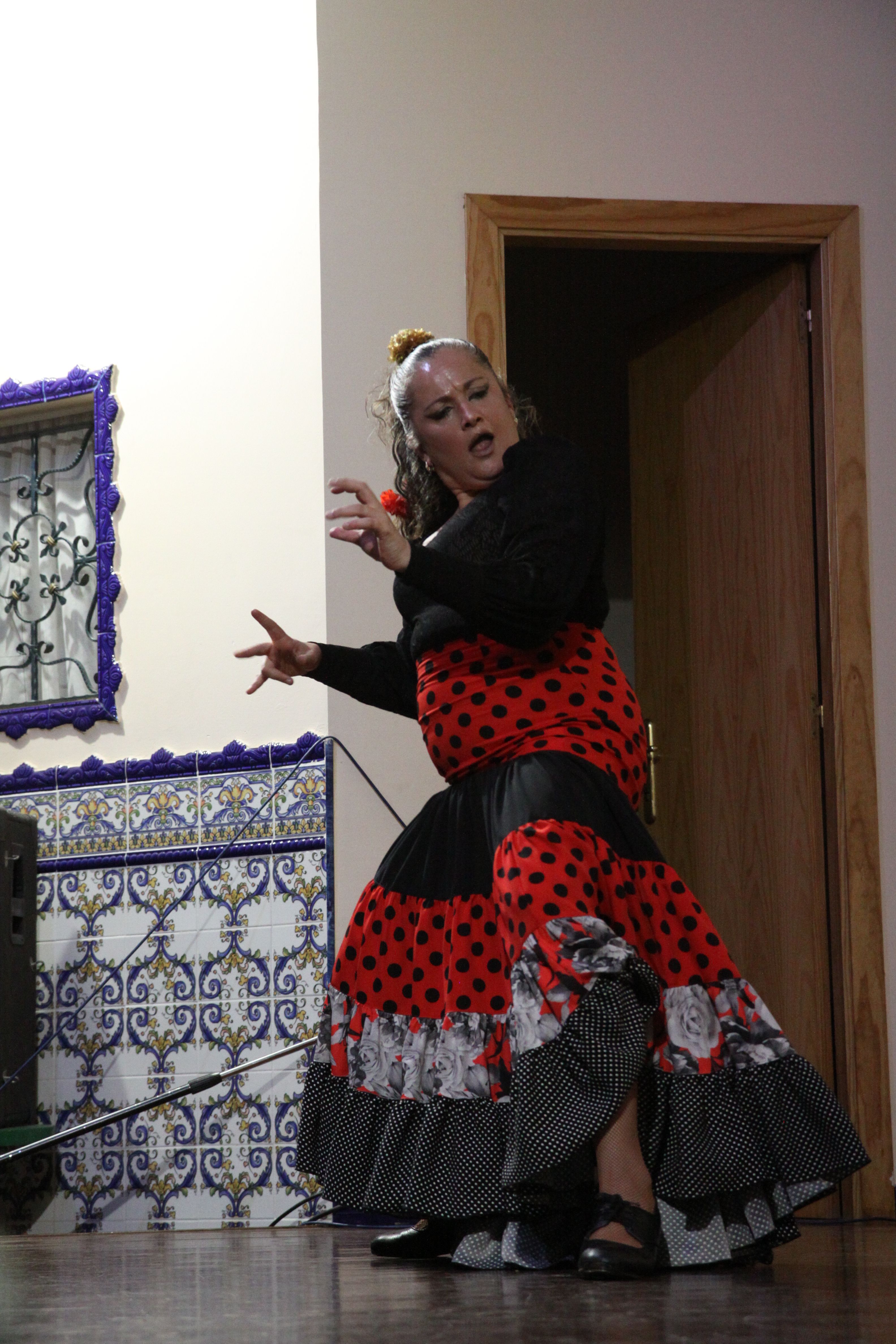 La bailaora María Dávila ha obert la segona nit del Festival Flamenc del Roser de Maig. Foto: Laia Jubany