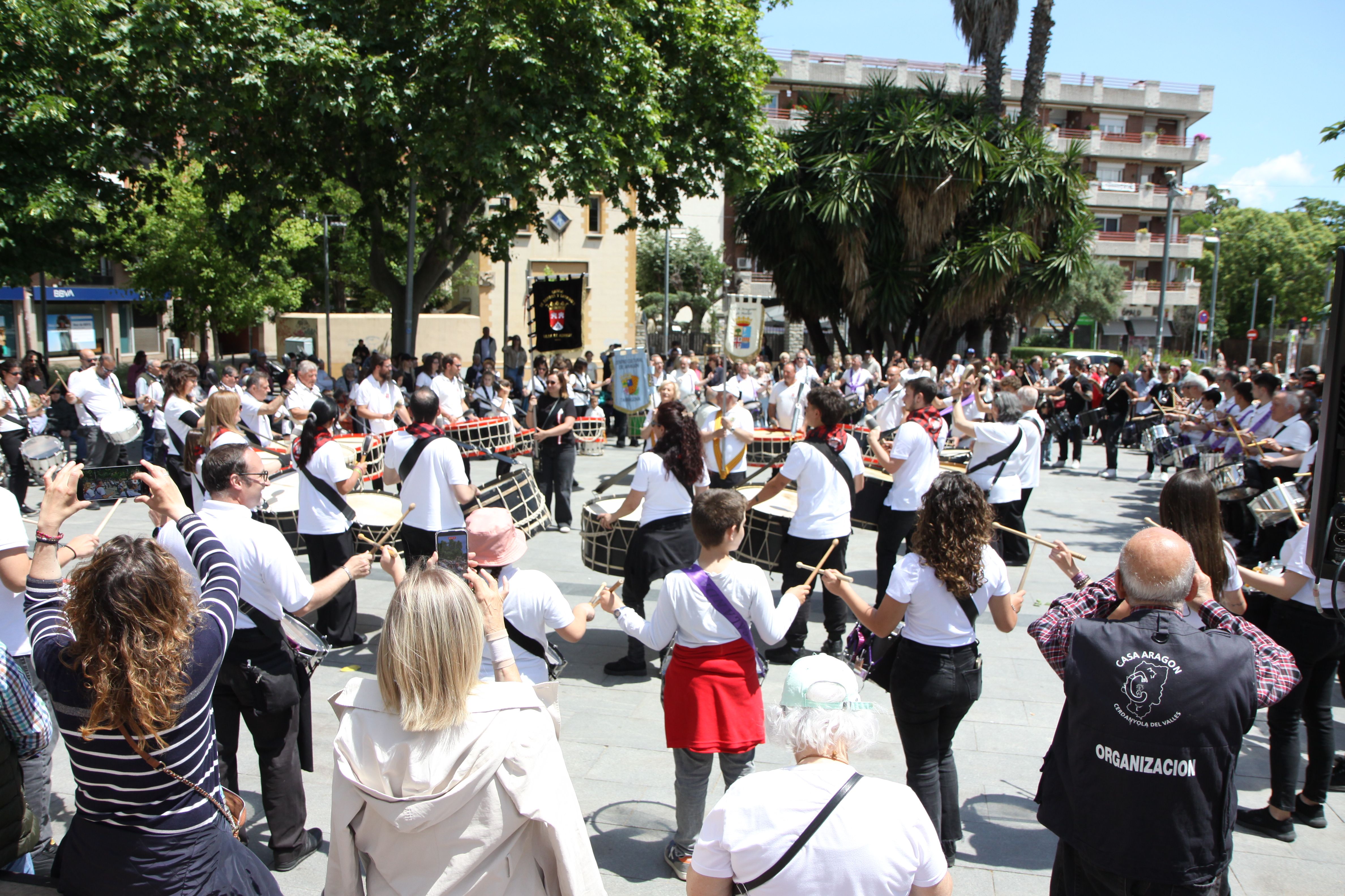 Exhibició conjunta de totes les colles a la Trobada de tambors. Foto: Laia Jubany