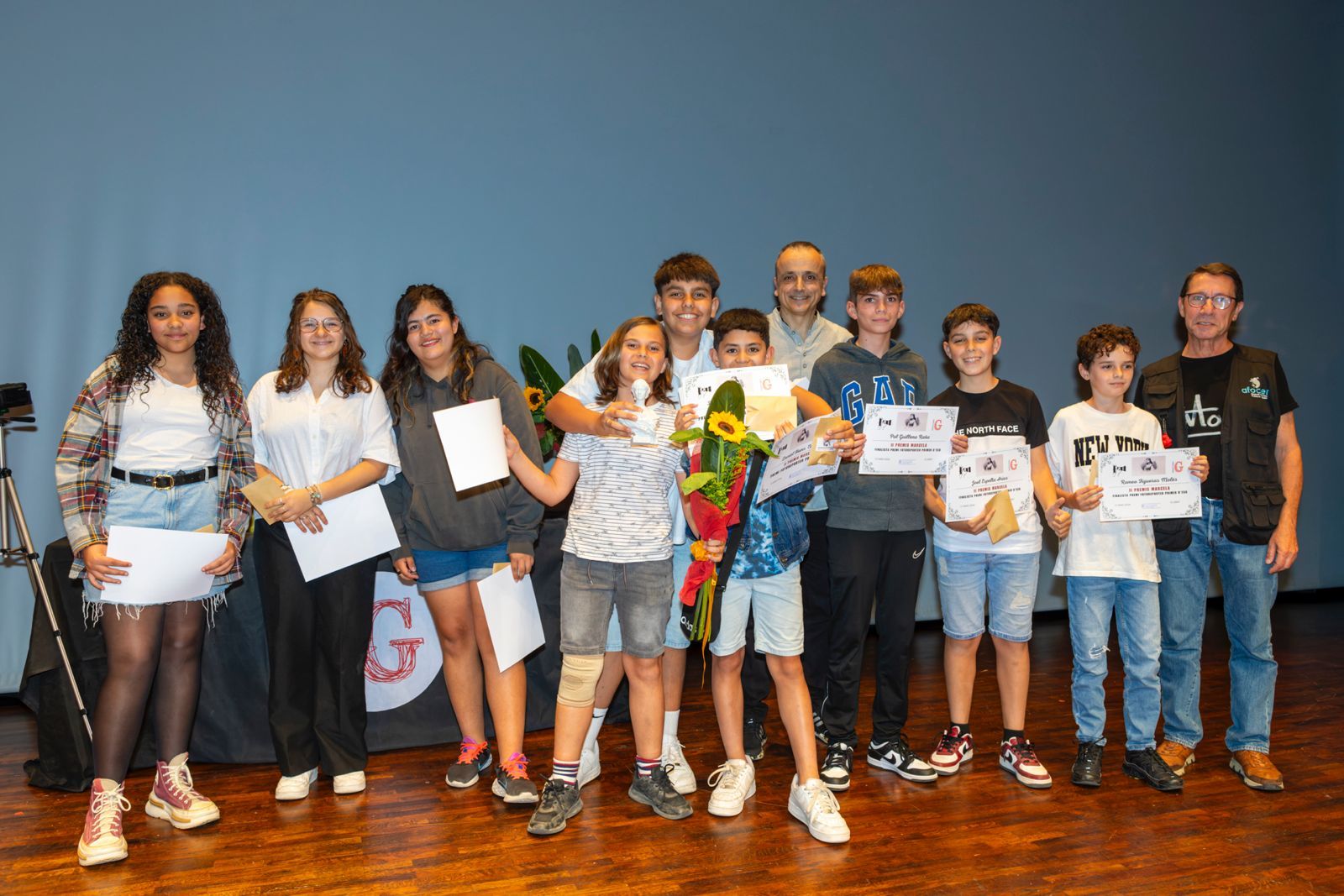 Alumnat premiat durant una de les primeres edicions dels Premis Marcela, dedicada a la fotografia, un projecte que ha anat creixent fins a implicar tres instituts de la ciutat. FOTO: Institut Gorgs