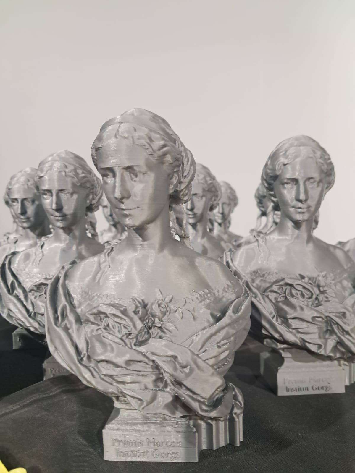 Bustos de la pastora Marcela elaborats amb impressora 3D, els trofeus que rebran els guanyadors de la quarta edició. FOTO: Institut Gorgs