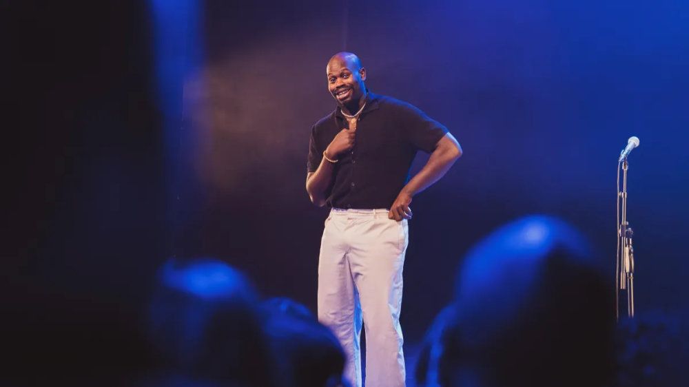 Lamine Thior porta un espectacle que barreja comèdia i diàleg. Foto: Ajuntament