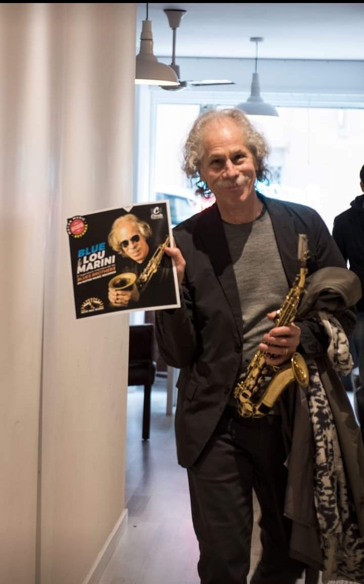 El saxofonista Lou Marini, dels Blues Brothers, amb el disc enregistrat a Motor Music Records.
