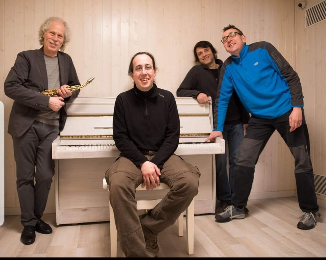 Lou Marini, saxofonista dels Blues Brothers, durant una visita a Motor Music Records
