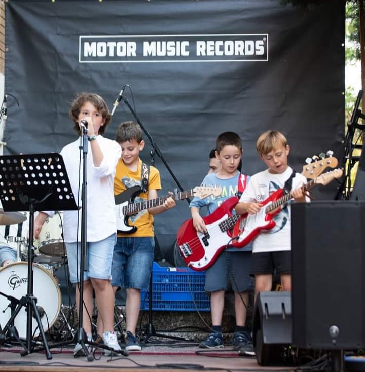 Els més petits també pugen a l’escenari en les actuacions de Motor Music Records.