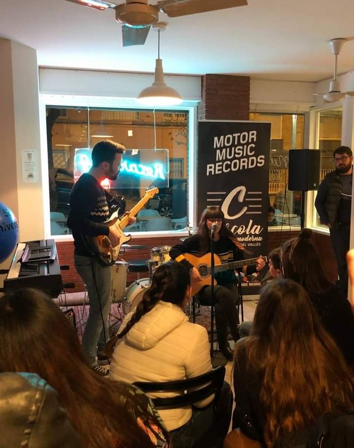 Concert en directe a l’interior de Motor Music Records