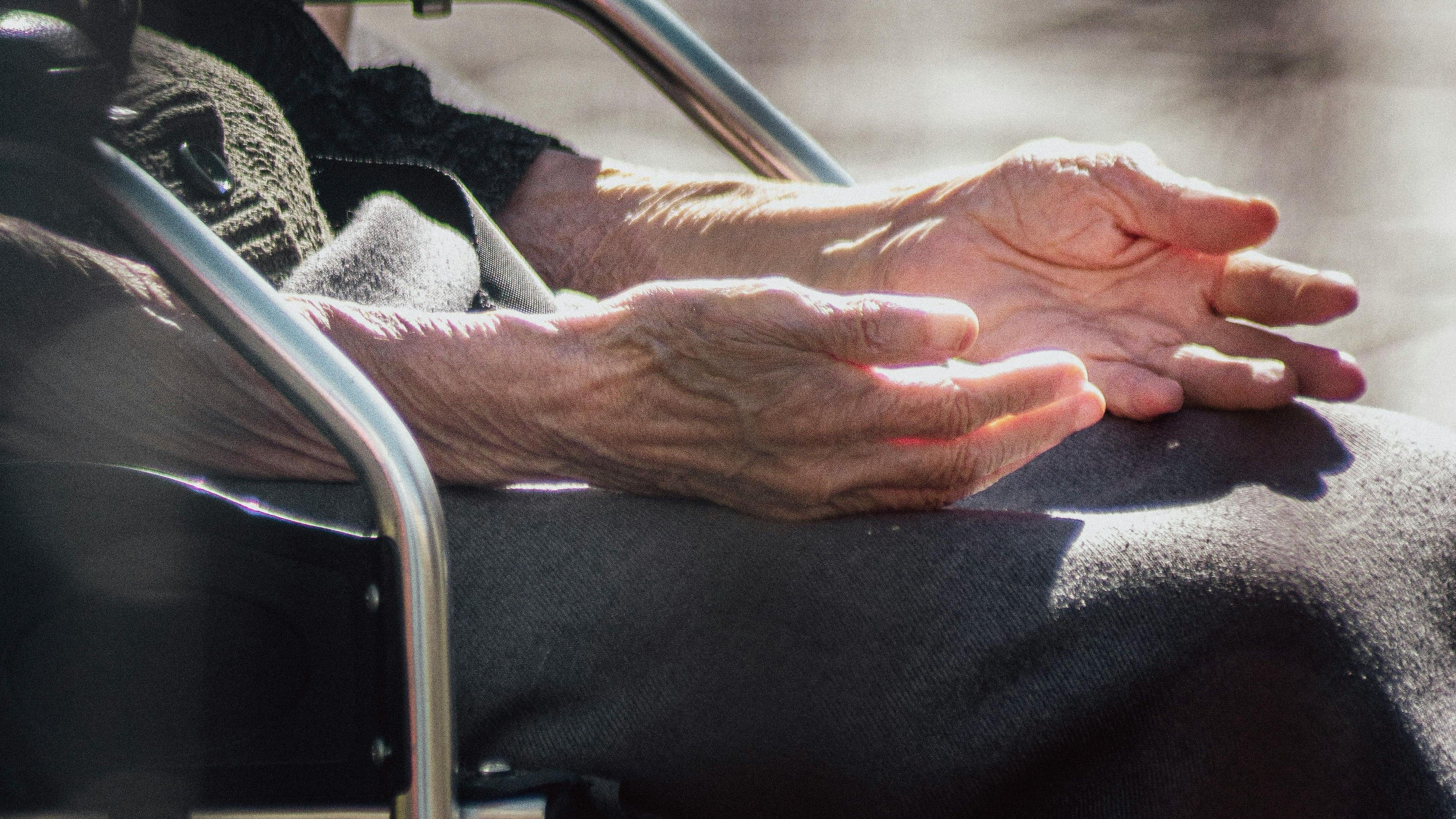 Algunes familiars culpen la residència d'una regressió en les capacitats motrius dels interns. Foto: Pexels