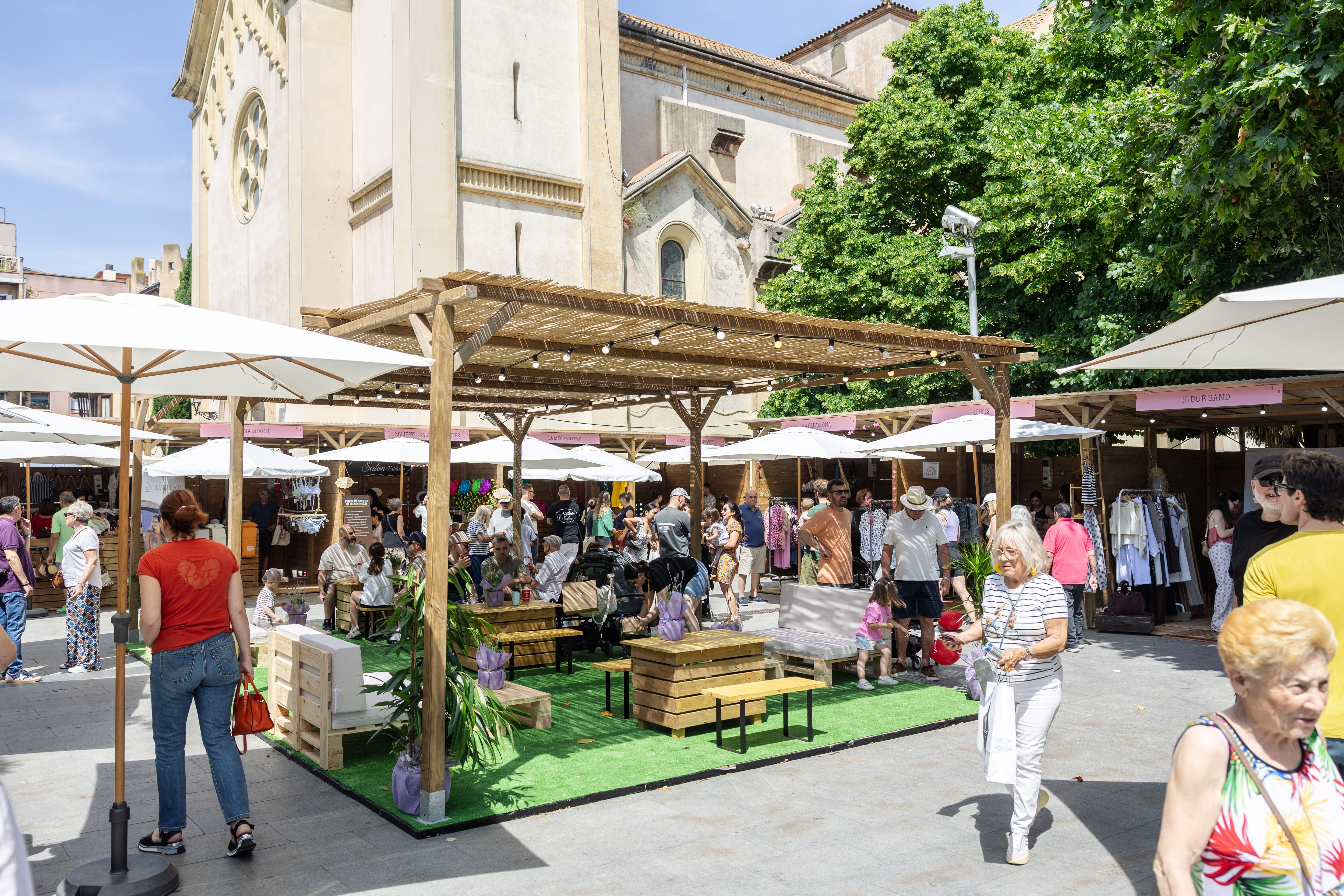 La plaça de l'Abat Oliba ha tornat a acollir el Cerdanyola Market. Foto: Arnau Padilla
